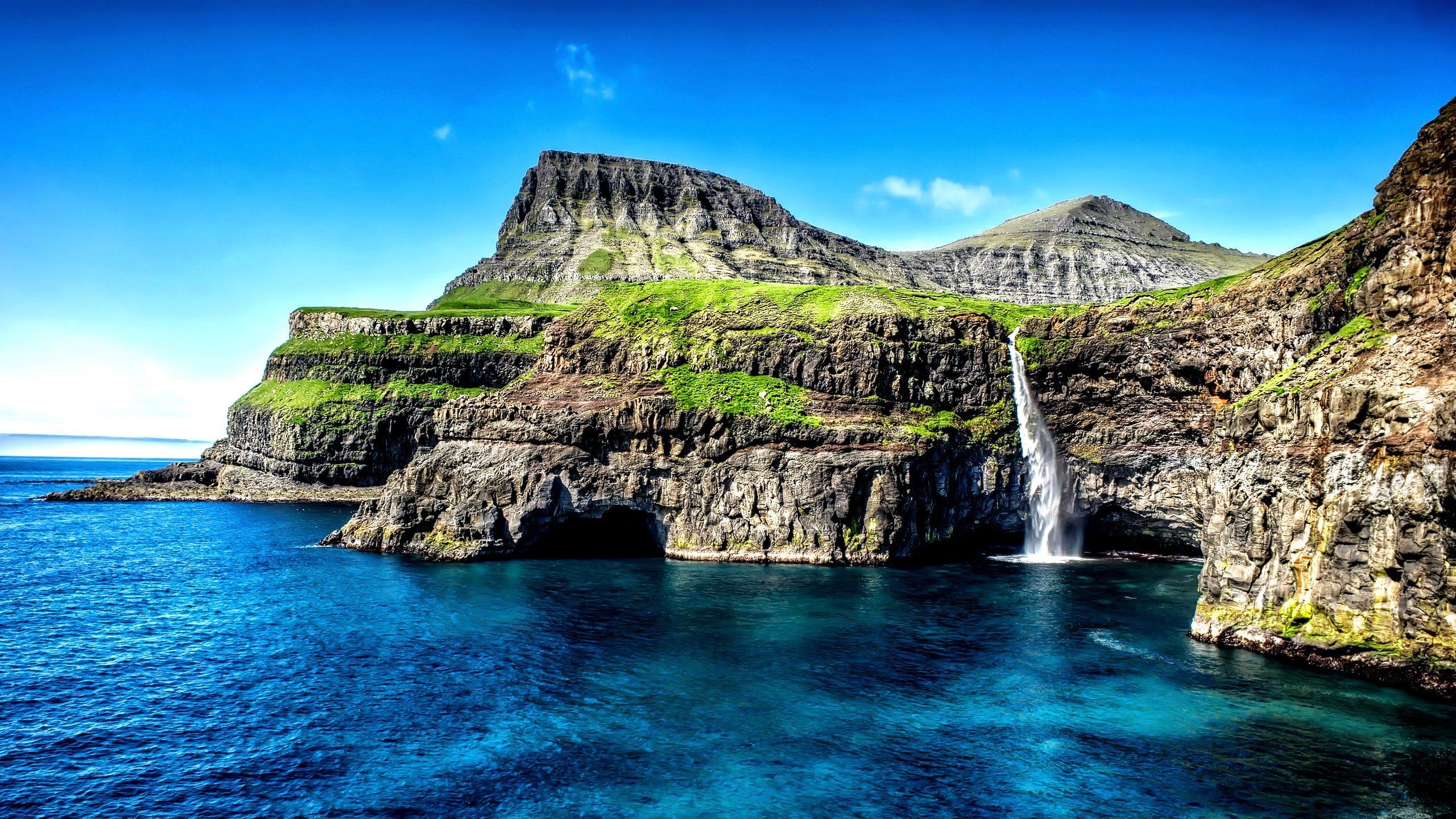 Cascata scogliera isole Faroe, 2560x1440 QHD, Laptop