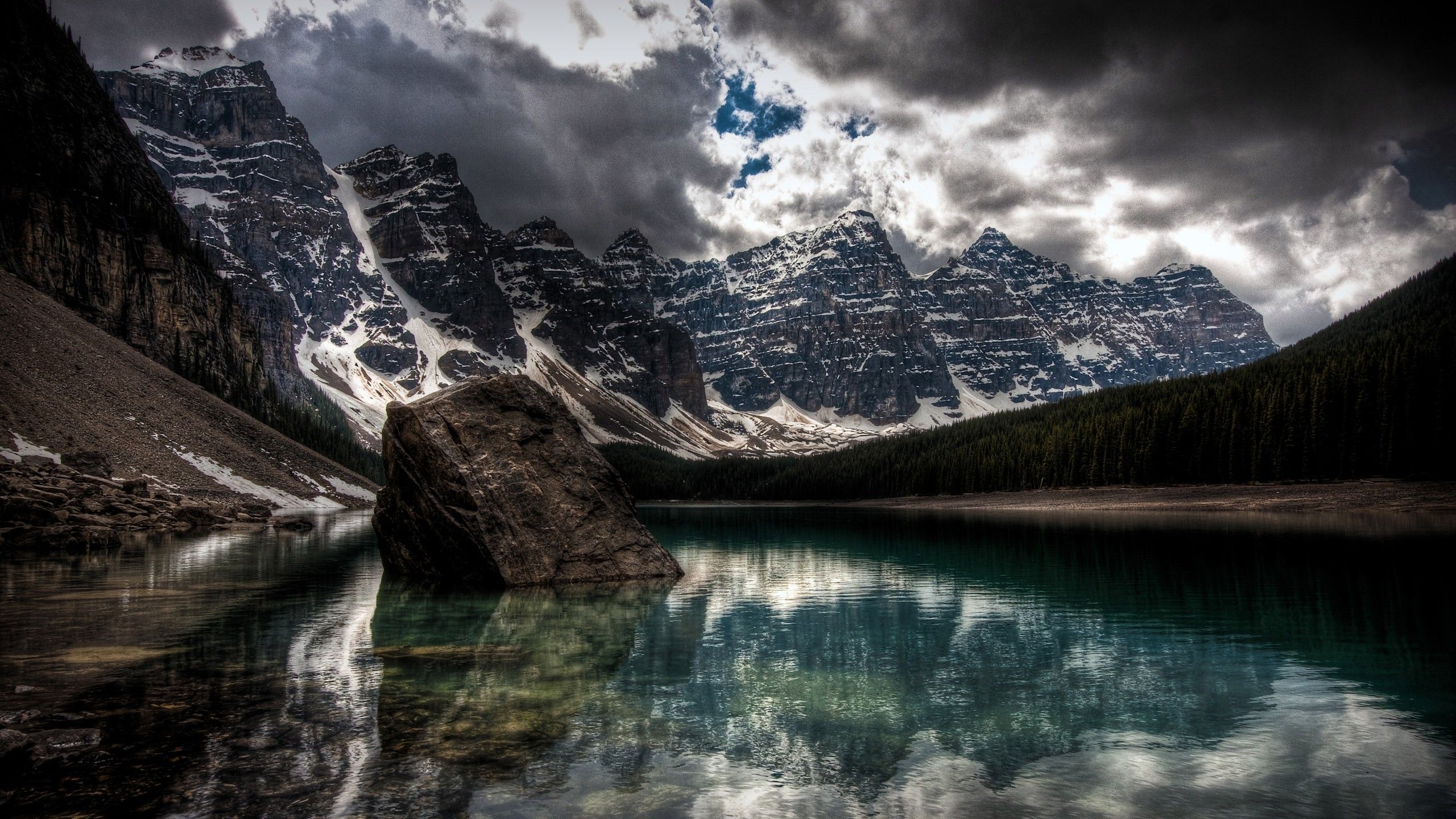 Lago montano con montagne innevate, 2560x1440 2K QHD, PC