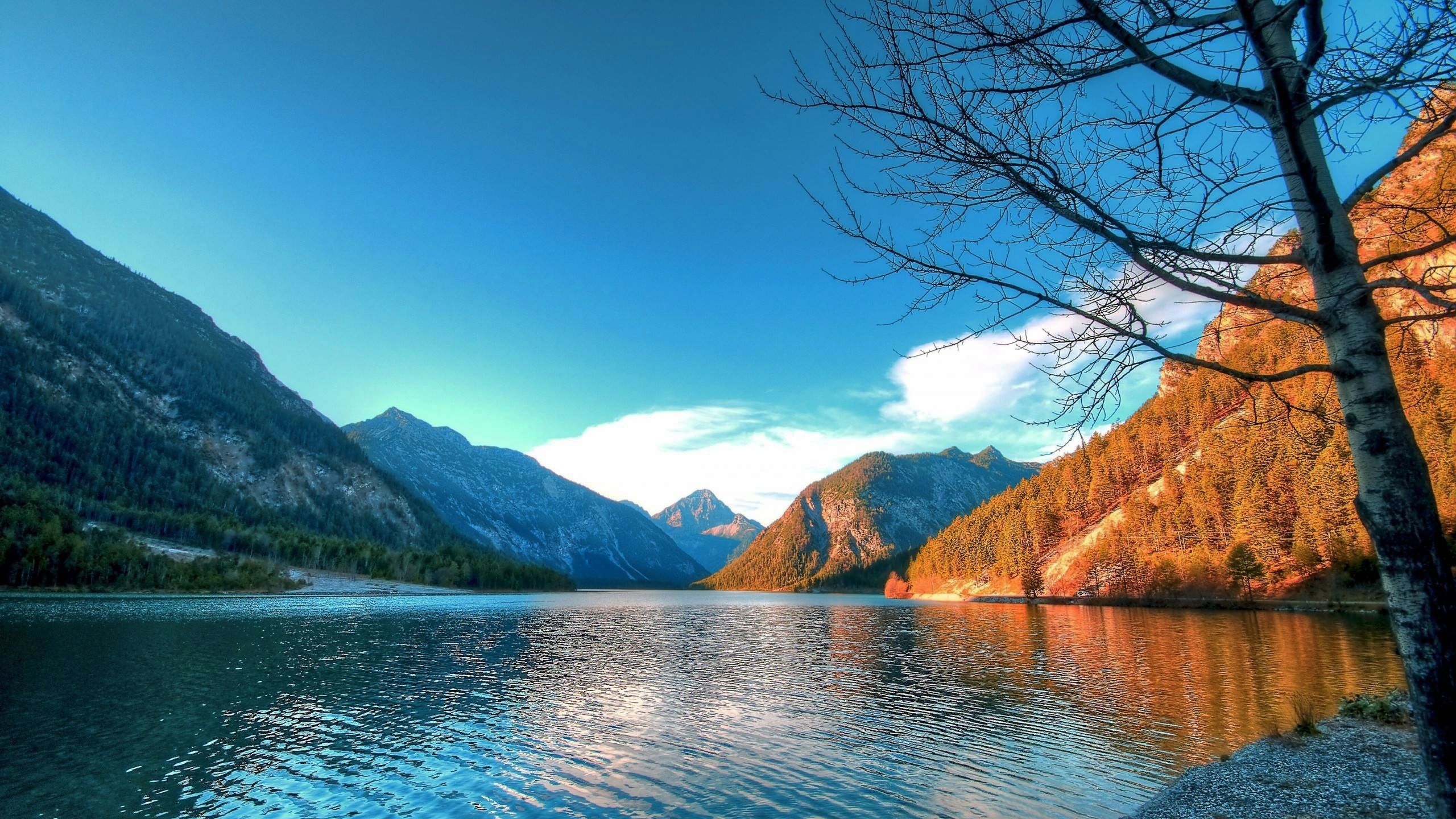 Lago tra montagne autunnale, 2560x1440 2K, Monitor Gaming