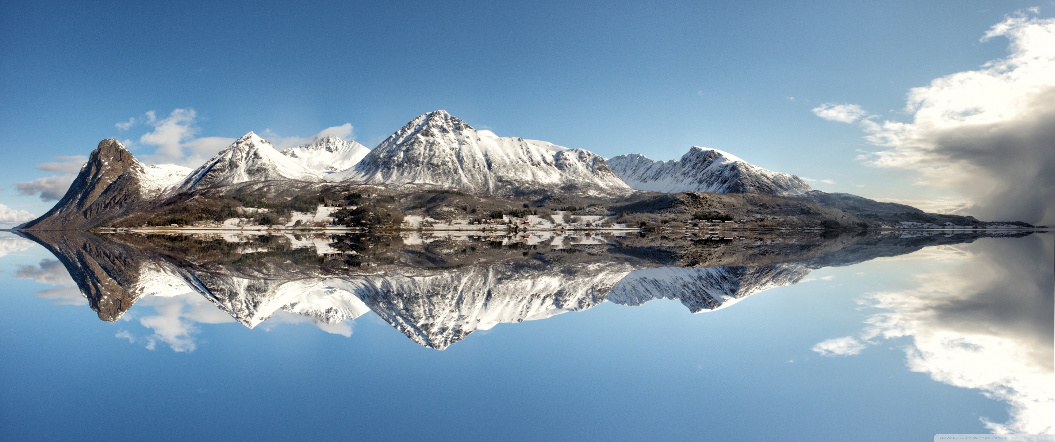 Montagne innevate riflesse nell'acqua, 3440x1440 Panoramico, Dual Screen