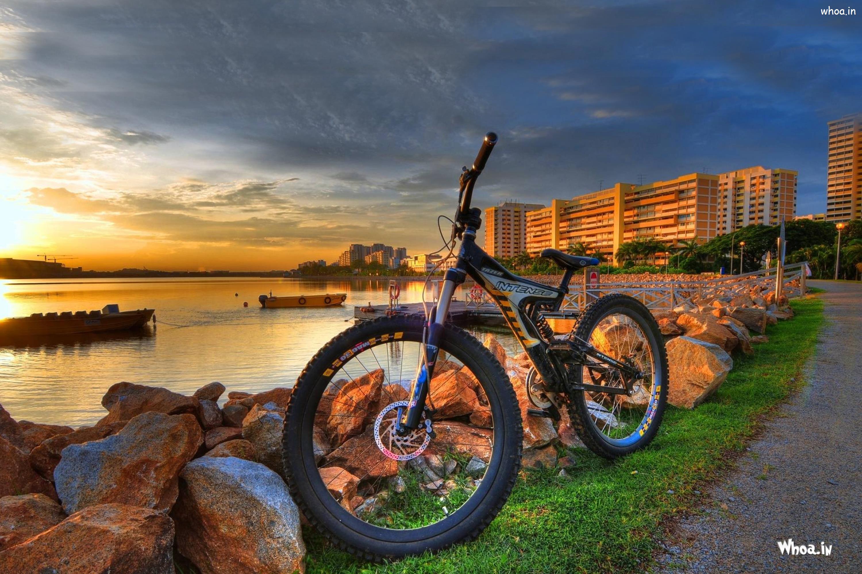 Bicicletta al tramonto sul lungomare, 3000x2000 WQXGA, Laptop