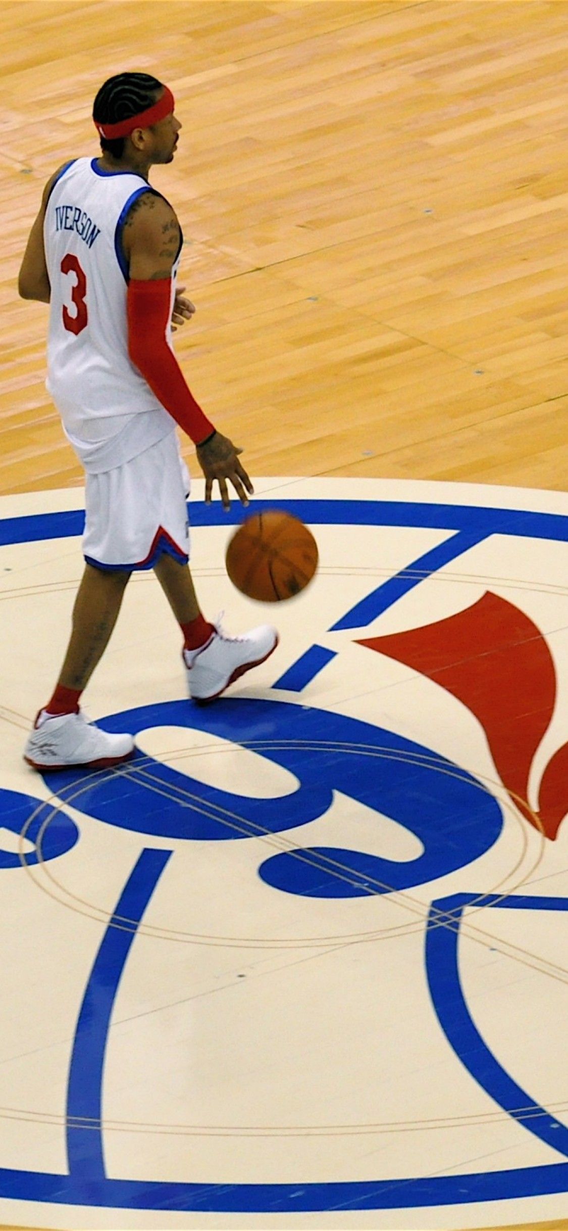 Giocatore basket 76ers campo, 1125x2436 Full HD Verticale, Smartphone