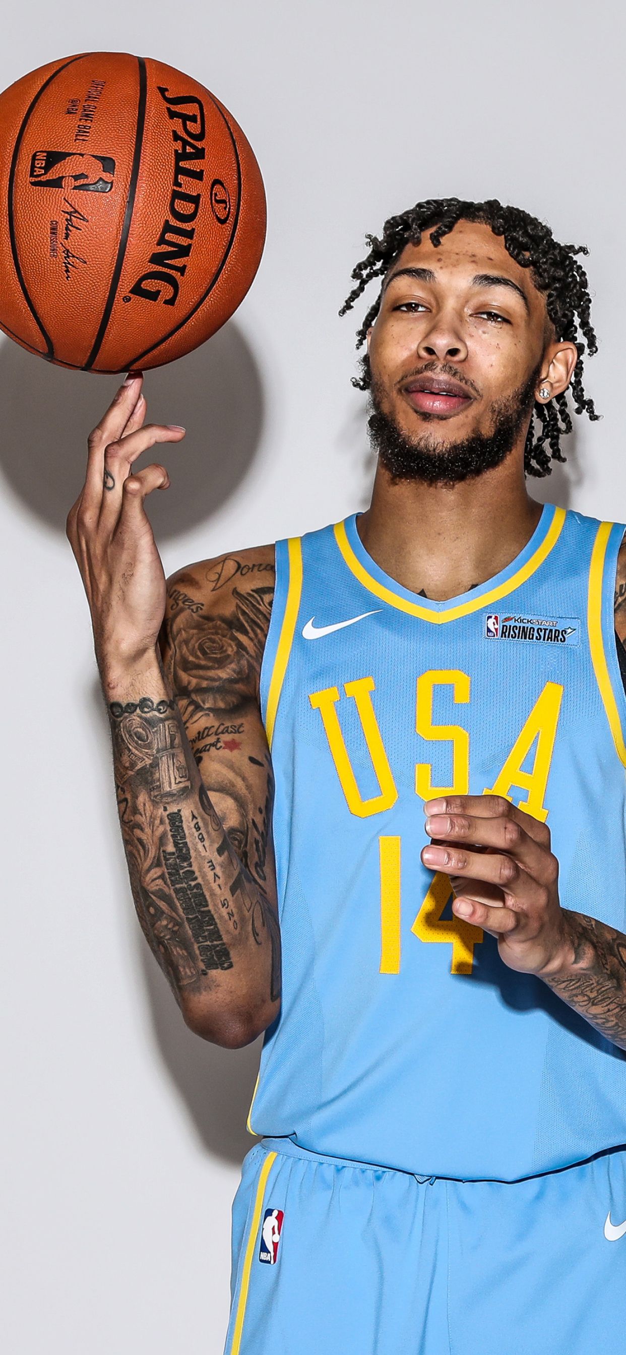 Giocatore basket USA maglia azzurra, 1242x2688 Verticale, Telefono