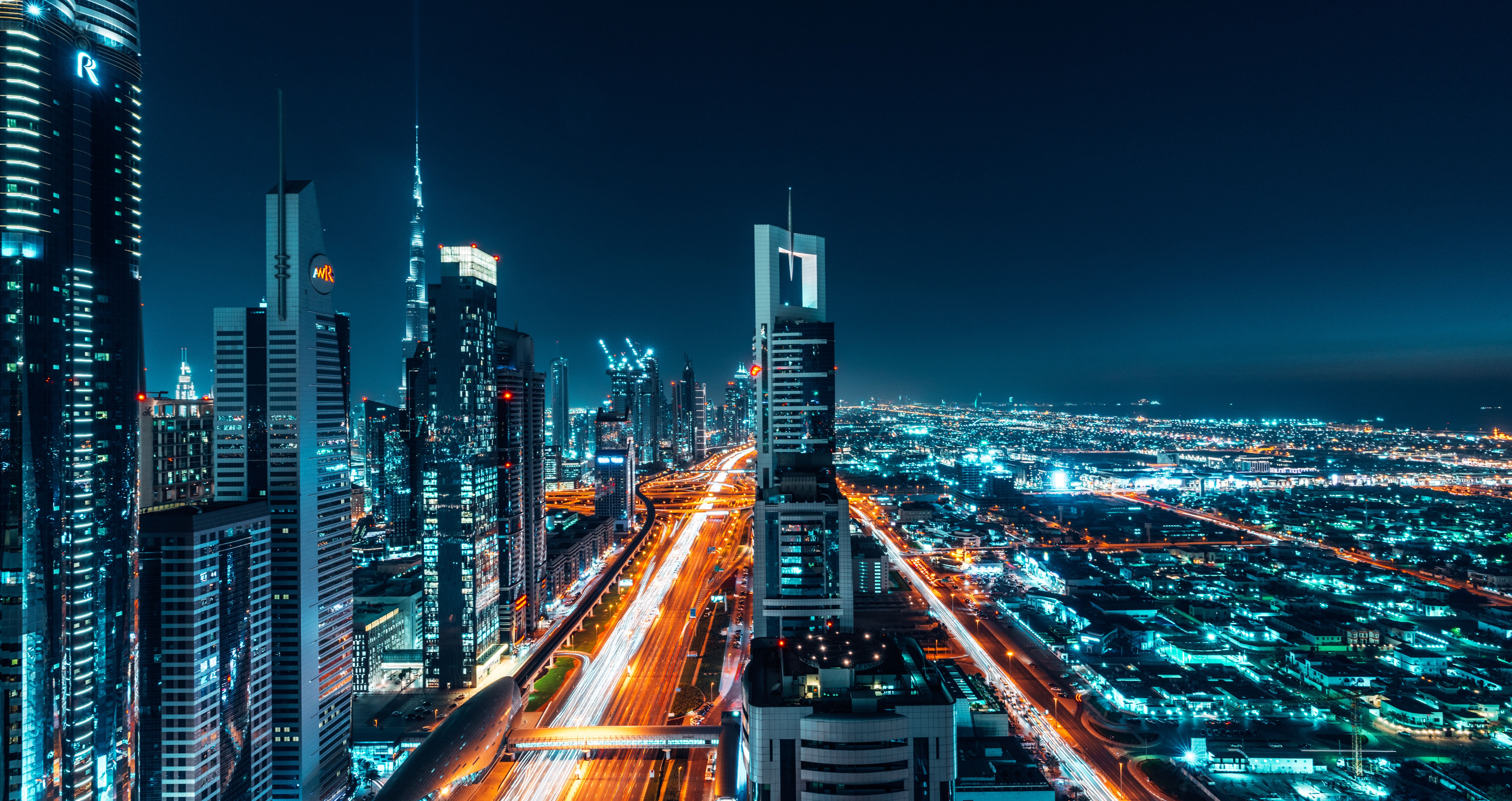 Dubai skyline notturno, 7586x4021 Ultra HD, PC