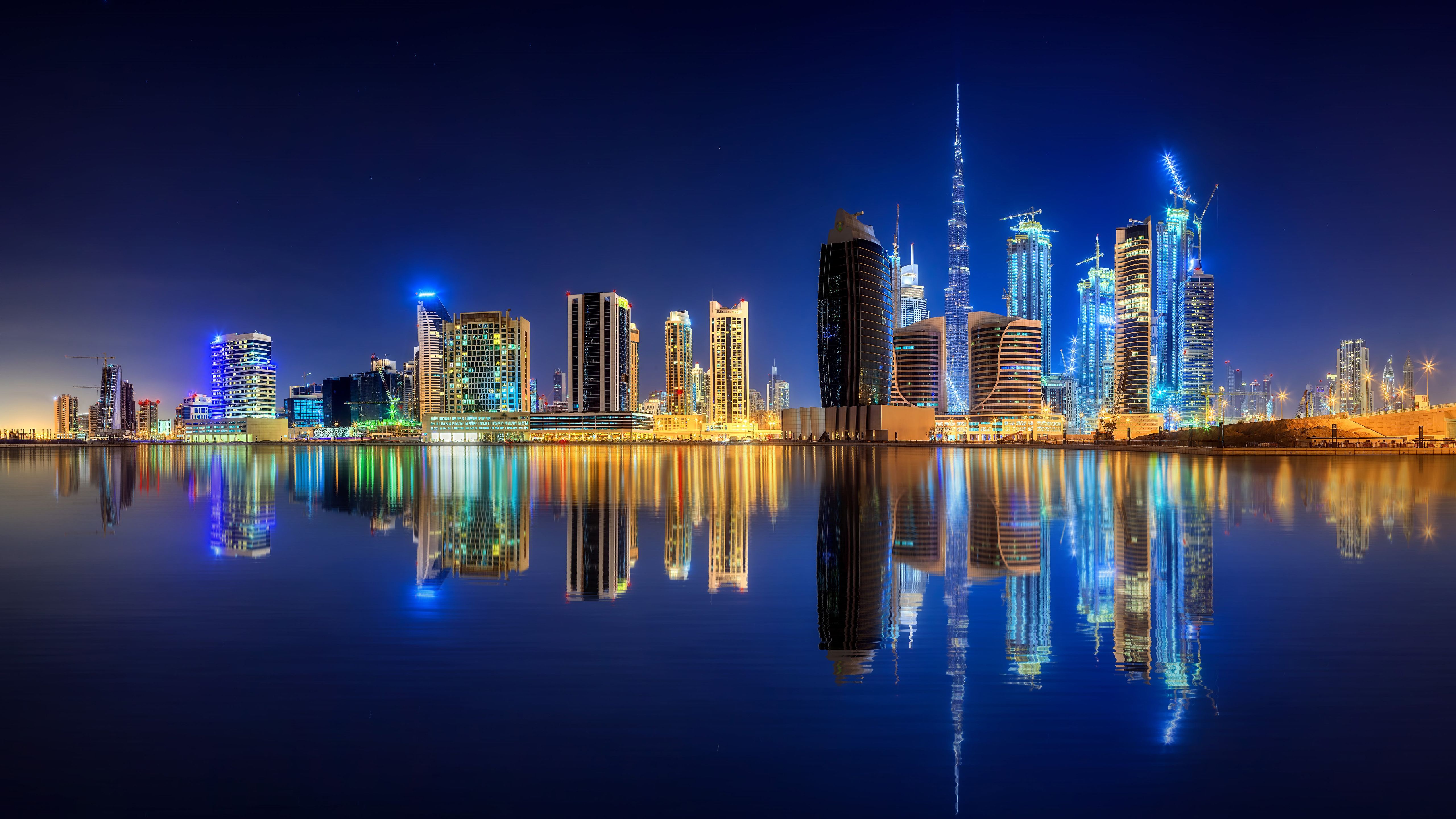 Skyline di Dubai notturno, 5120x2880 Ultra HD, Monitor 4K