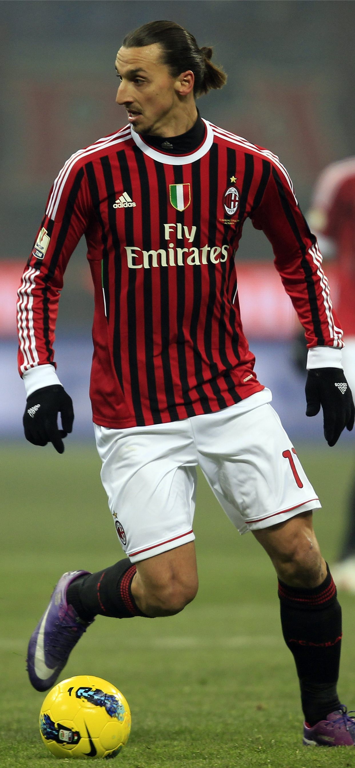 Zlatan Ibrahimovic AC Milan, 1242x2688 Verticale, Telefono