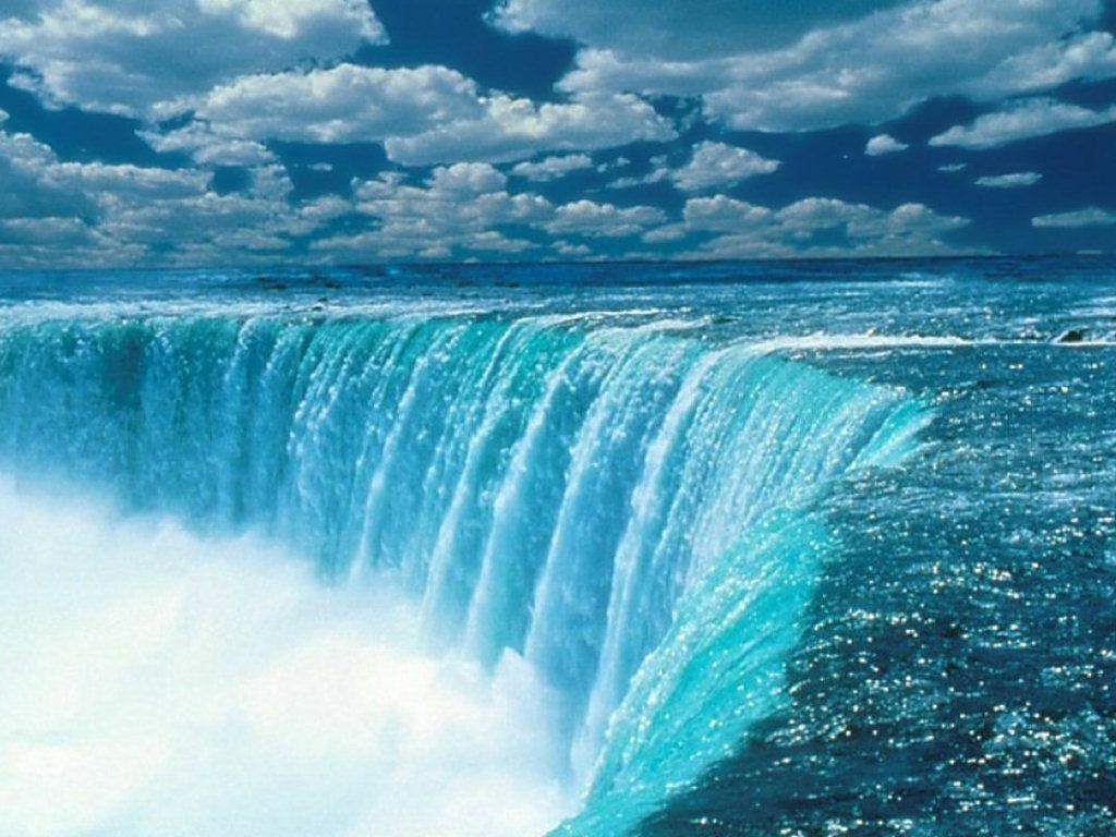 Cascata azzurra con cielo nuvoloso, 1024x768 HD, Desktop
