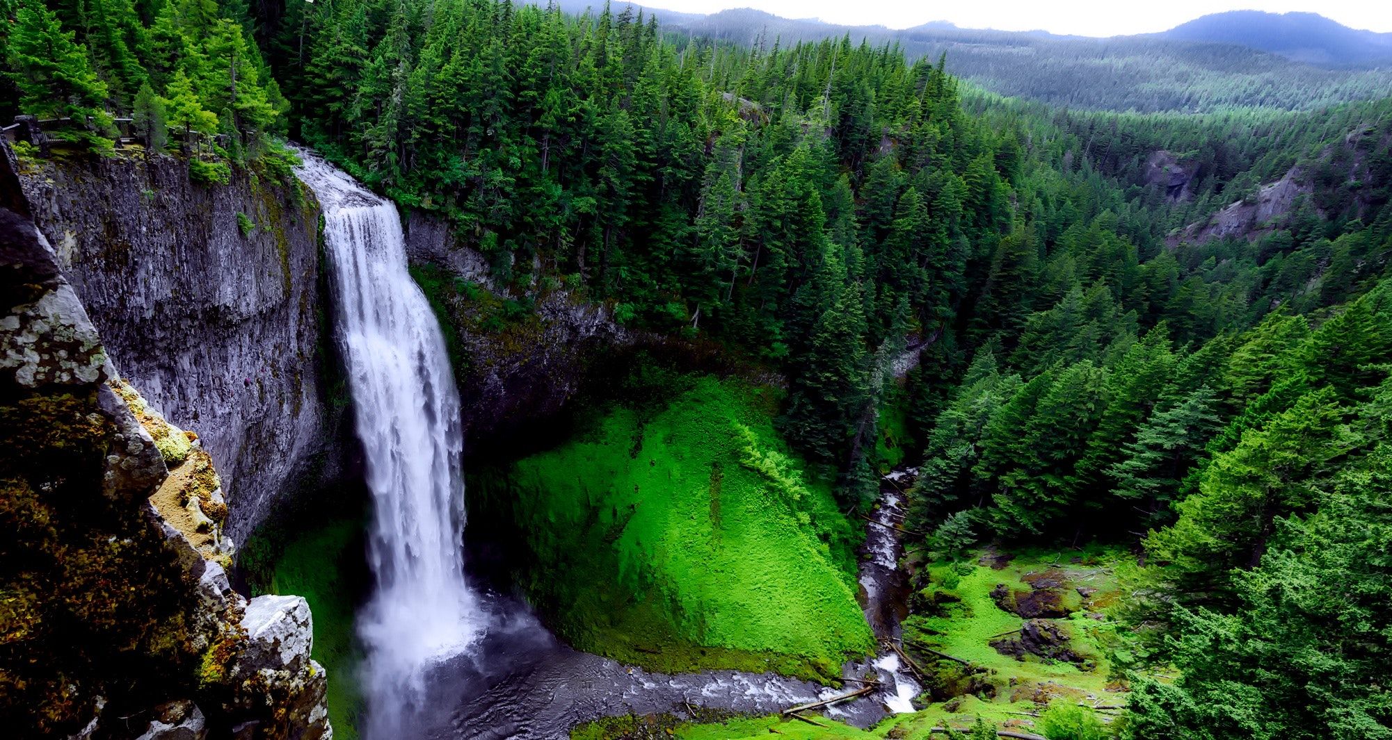 Cascata nella foresta verde, 2001x1065 Hi-Res, PC