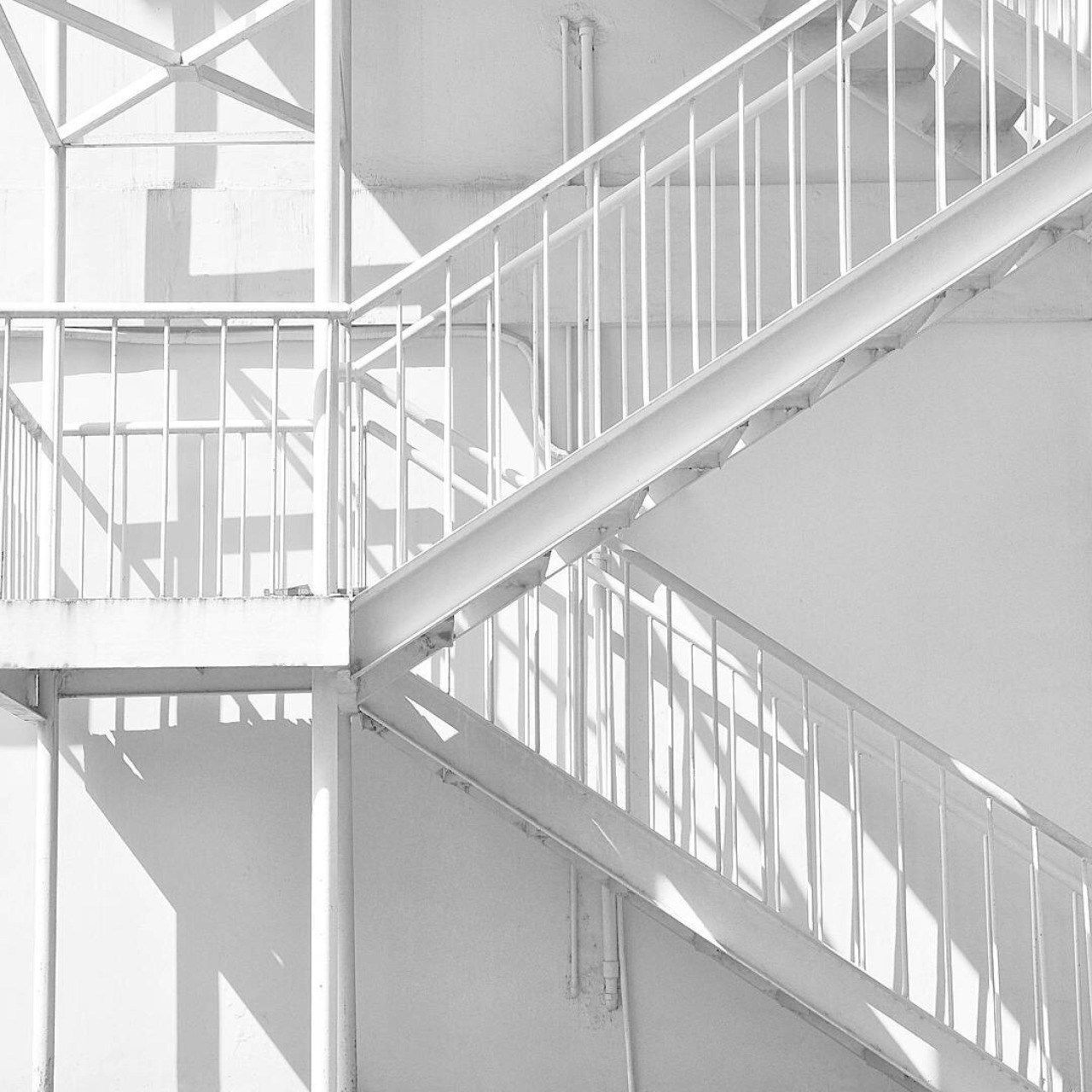 Scala bianca minimalista esterna, 1280x1280 HD, Desktop