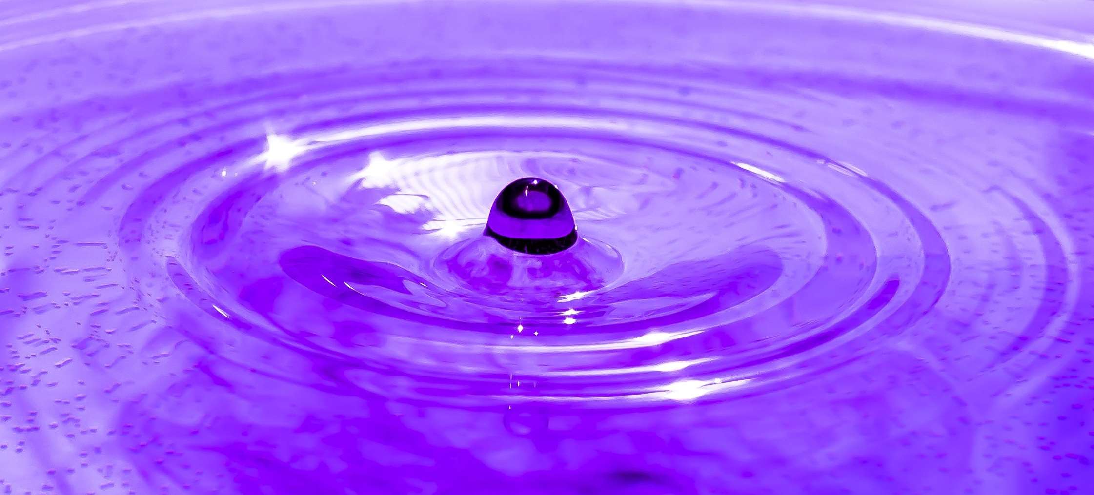 Goccia d'acqua viola increspature, 2242x1015 Panoramico, Dual Screen