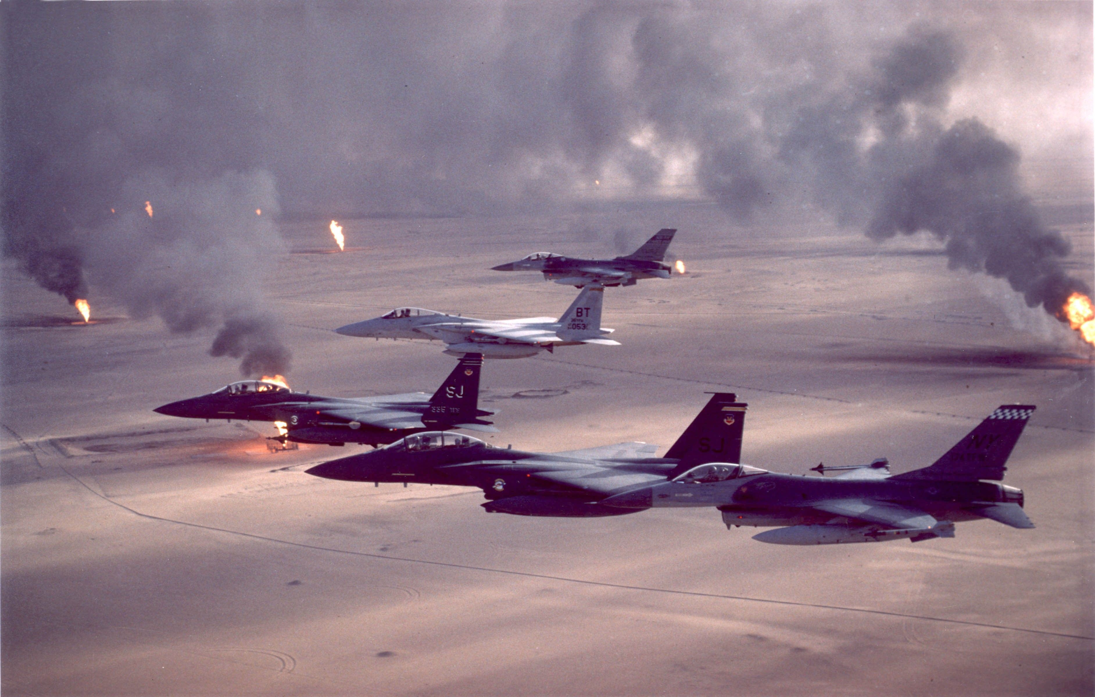 Caccia F-15 in volo formazione, 3768x2400 2K, Desktop