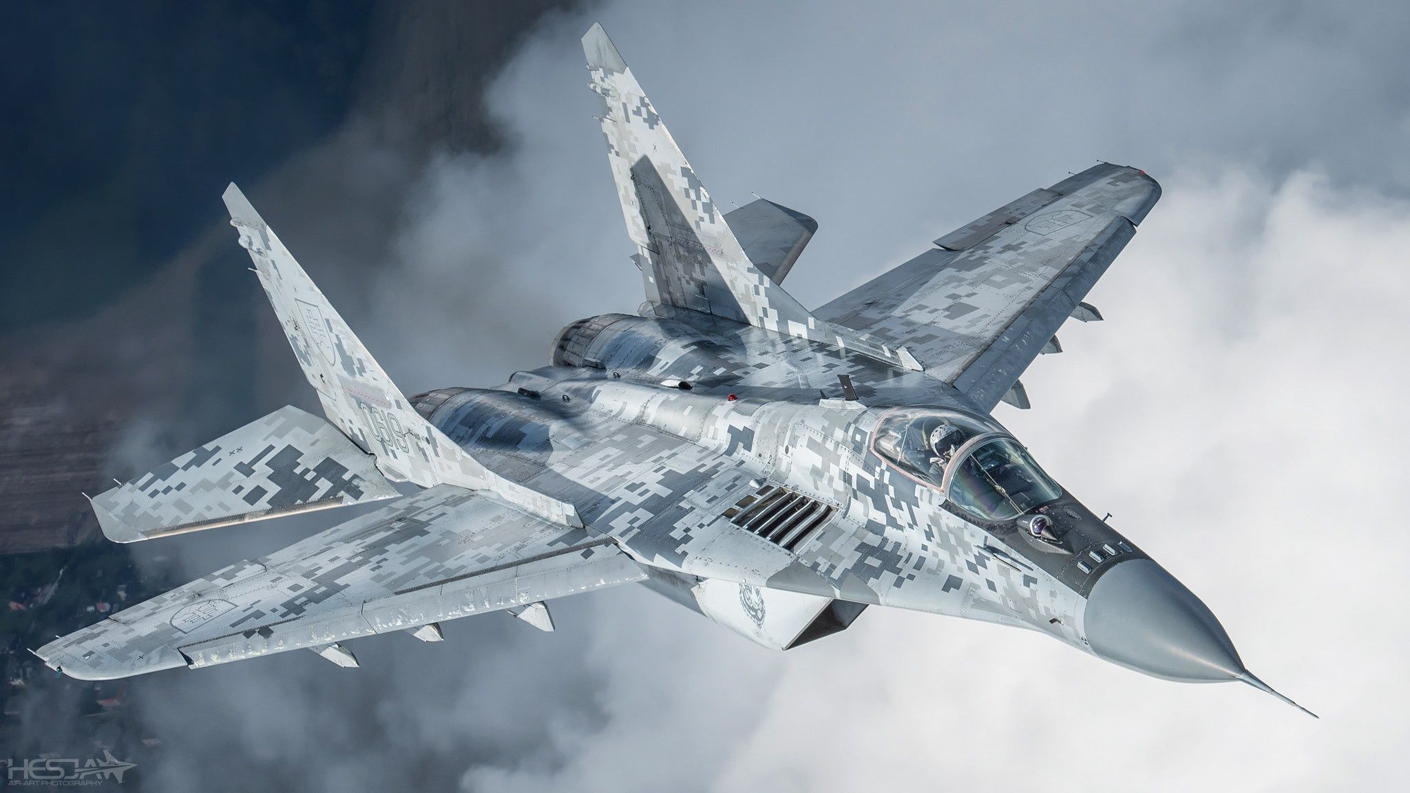 MiG-29 caccia militare grigio, 2048x1152 alta risoluzione, PC