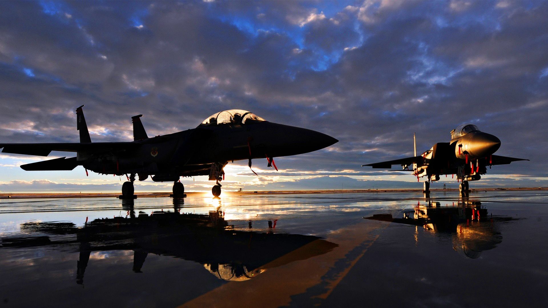 Jet militari su pista bagnata, 1920x1080 Full HD, Laptop