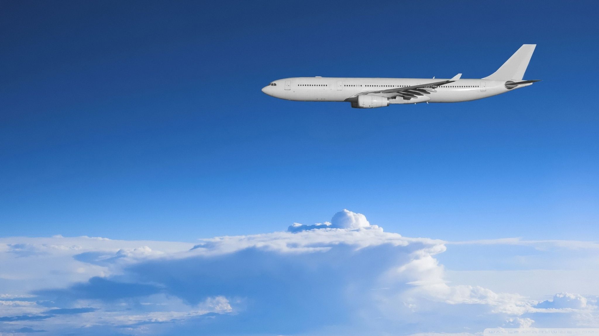 Aereo bianco in cielo blu, 2048x1152 alta risoluzione, Desktop