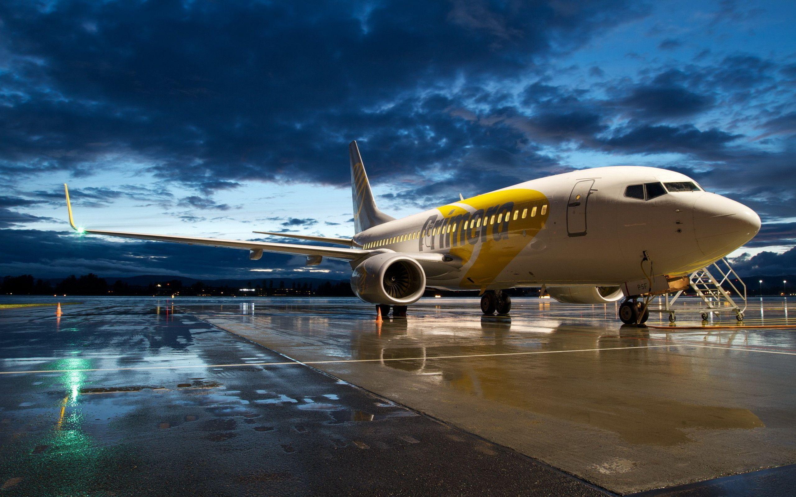 Aereo commerciale giallo notte, 2560x1600 2K, PC