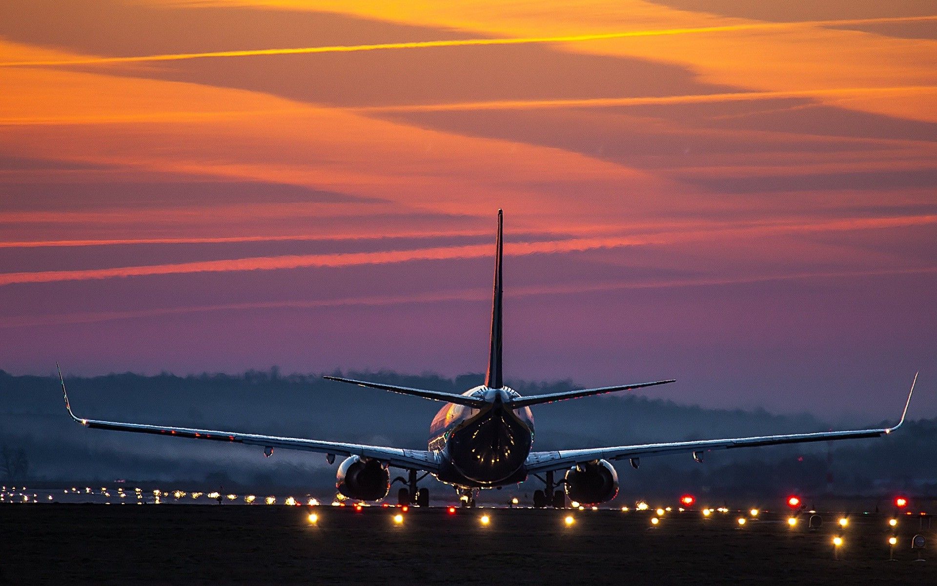 Aereo su pista al tramonto, 1920x1200 WUXGA, Desktop