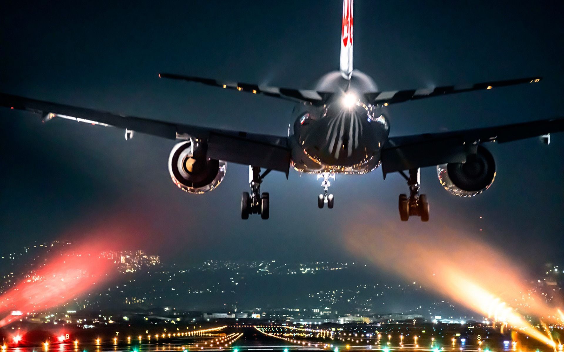 Aereo in atterraggio notturno, 1920x1200 Full HD+ WUXGA, Desktop