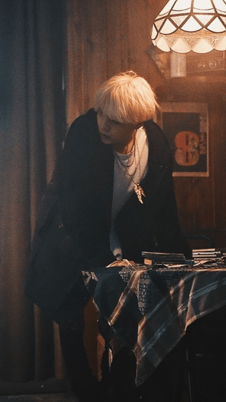 Agust D capelli biondi stanza, 719x1280 Full HD Verticale, iPhone