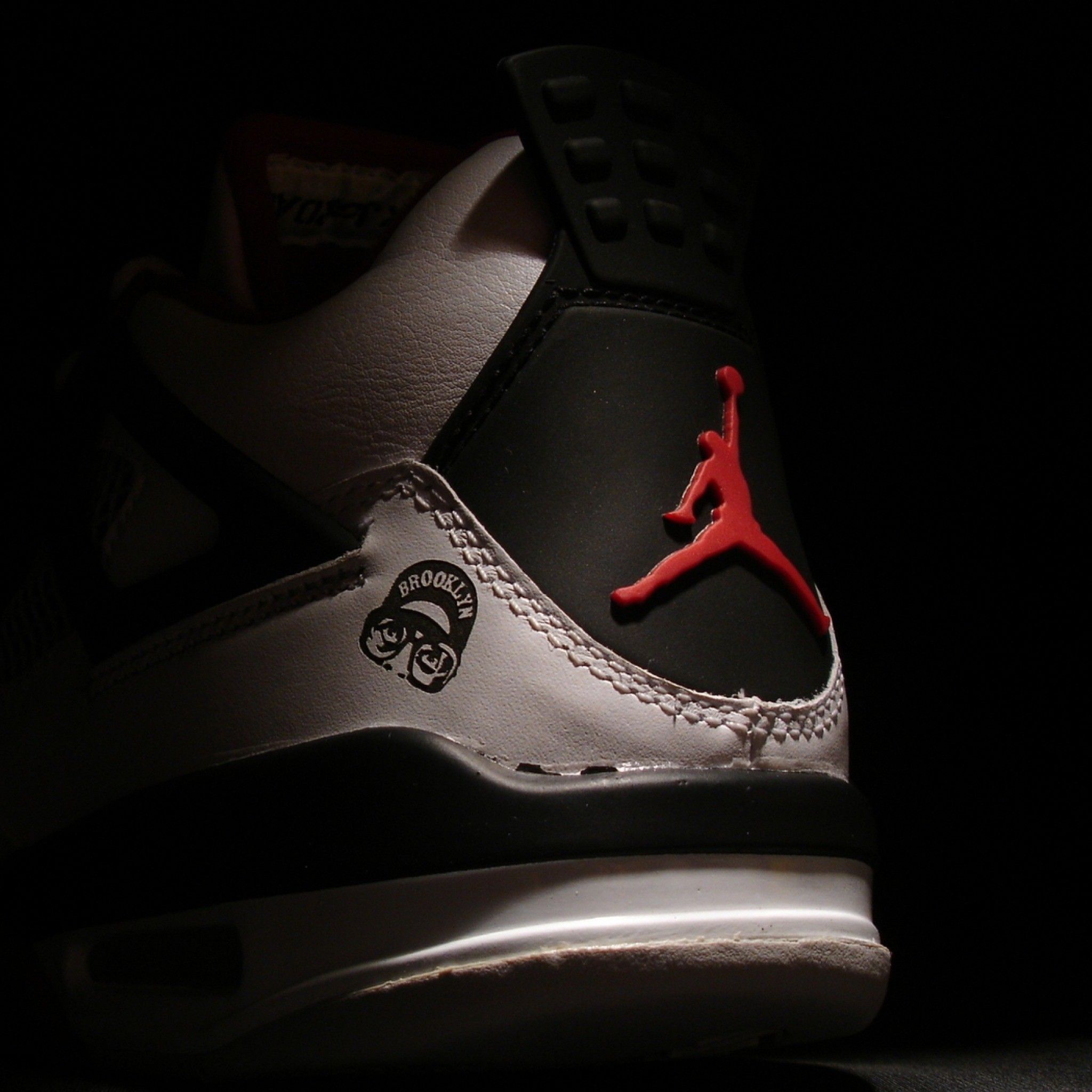 Scarpa Air Jordan logo rosso, 2048x2048 2K, iMac