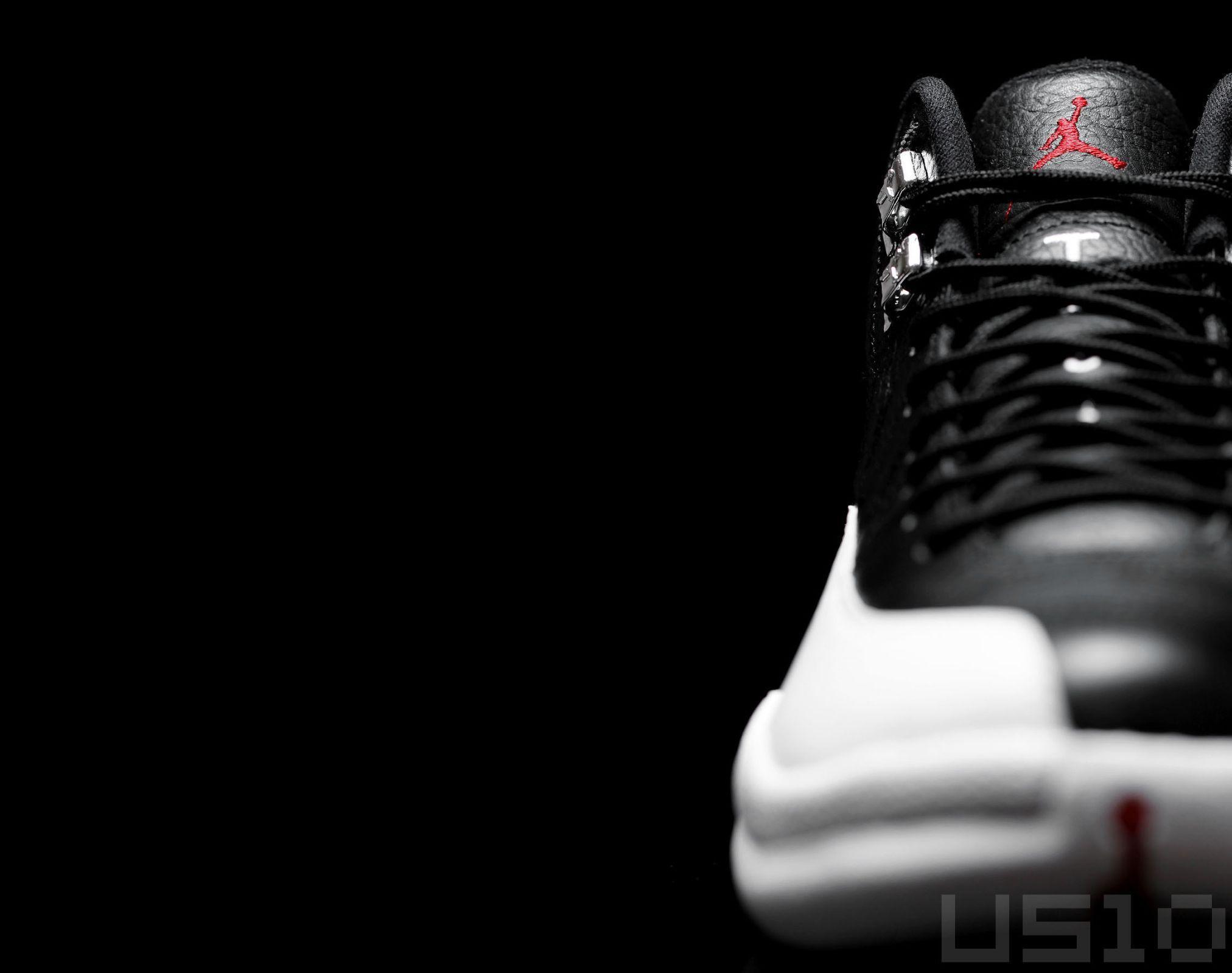 Air Jordan 12 nera sfondo scuro, 2024x1599 2K, PC Desktop