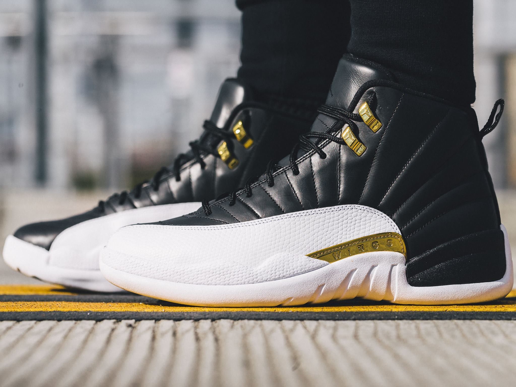 Sneaker Air Jordan 12 nero-oro, 2048x1536 alta risoluzione, Desktop