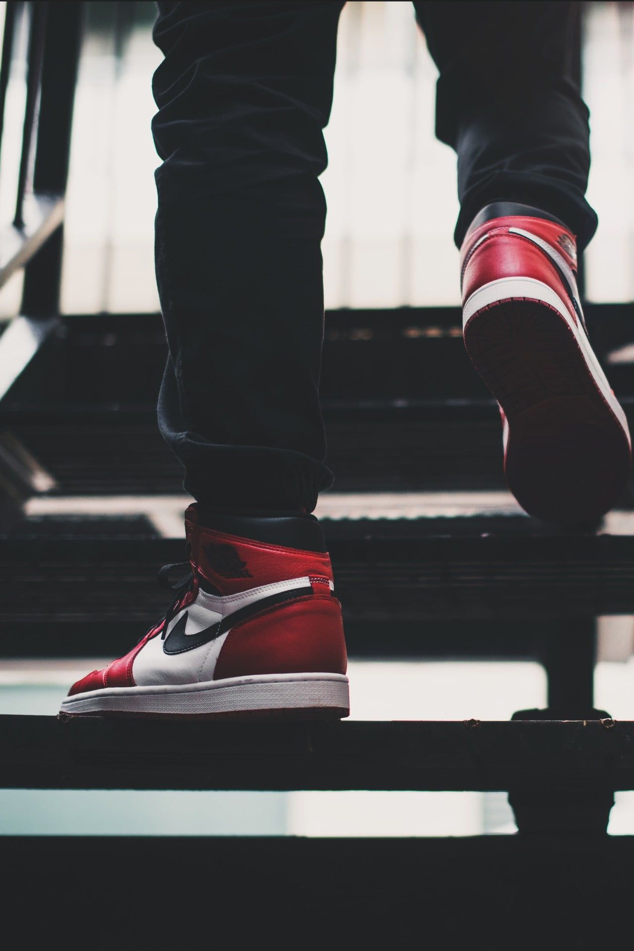 Air Jordan 1 rosse e bianche, 1280x1920 Full HD Verticale, iPhone