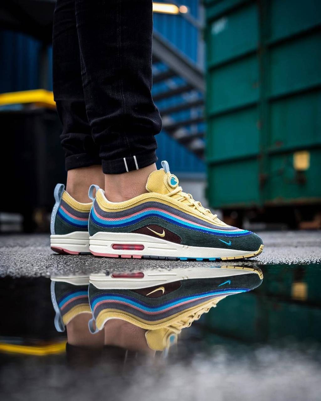 Sneaker Nike Air Max colorata, 1024x1280 Full HD Verticale, Smartphone