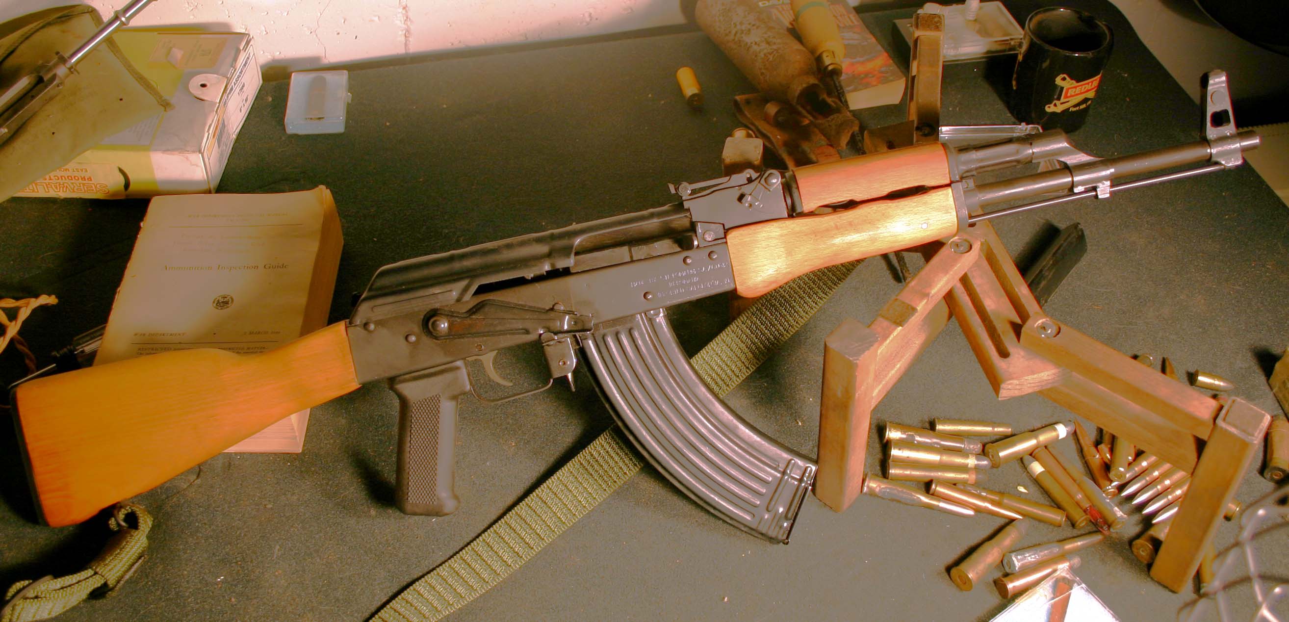 Fucile AK-47 con caricatori, 1280x960 720p, PC