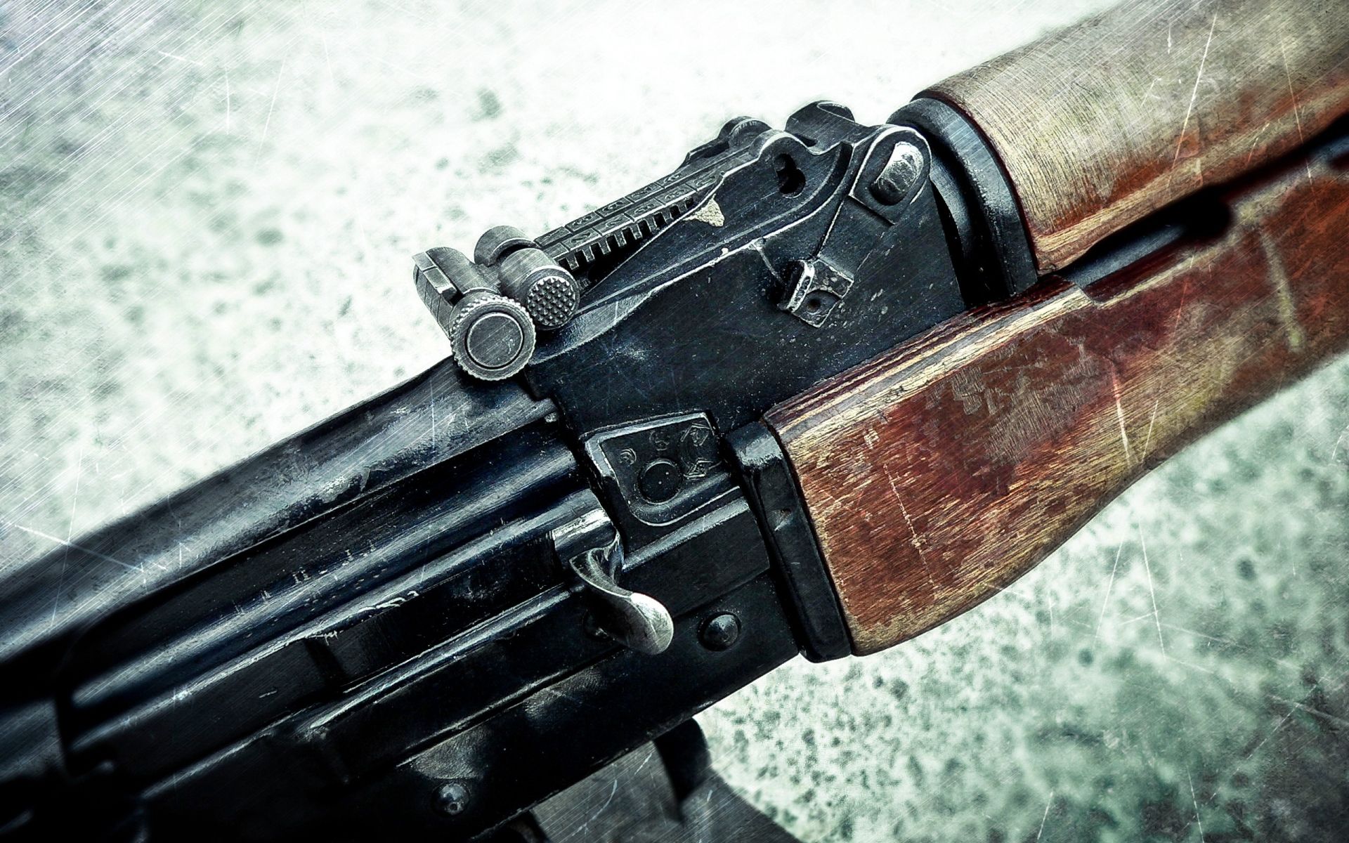 Fucile AK-47 su tessuto scuro, 750x1334 Full HD Verticale, Smartphone