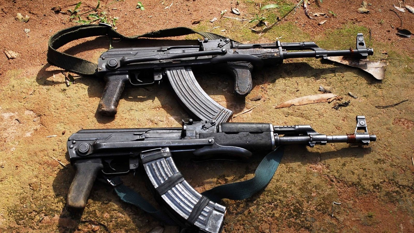 Fucile AK-47 su tavolo, 2628x1268 2K QHD, PC