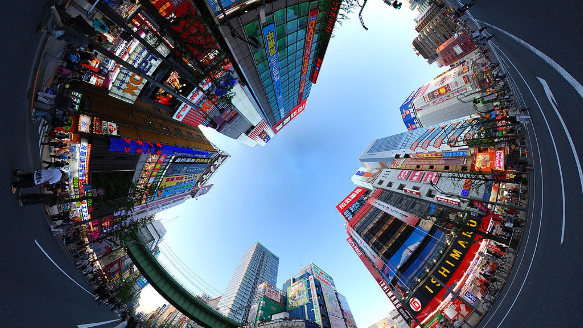 Akihabara fisheye panorama diurno, 2000x1125 2K, Laptop