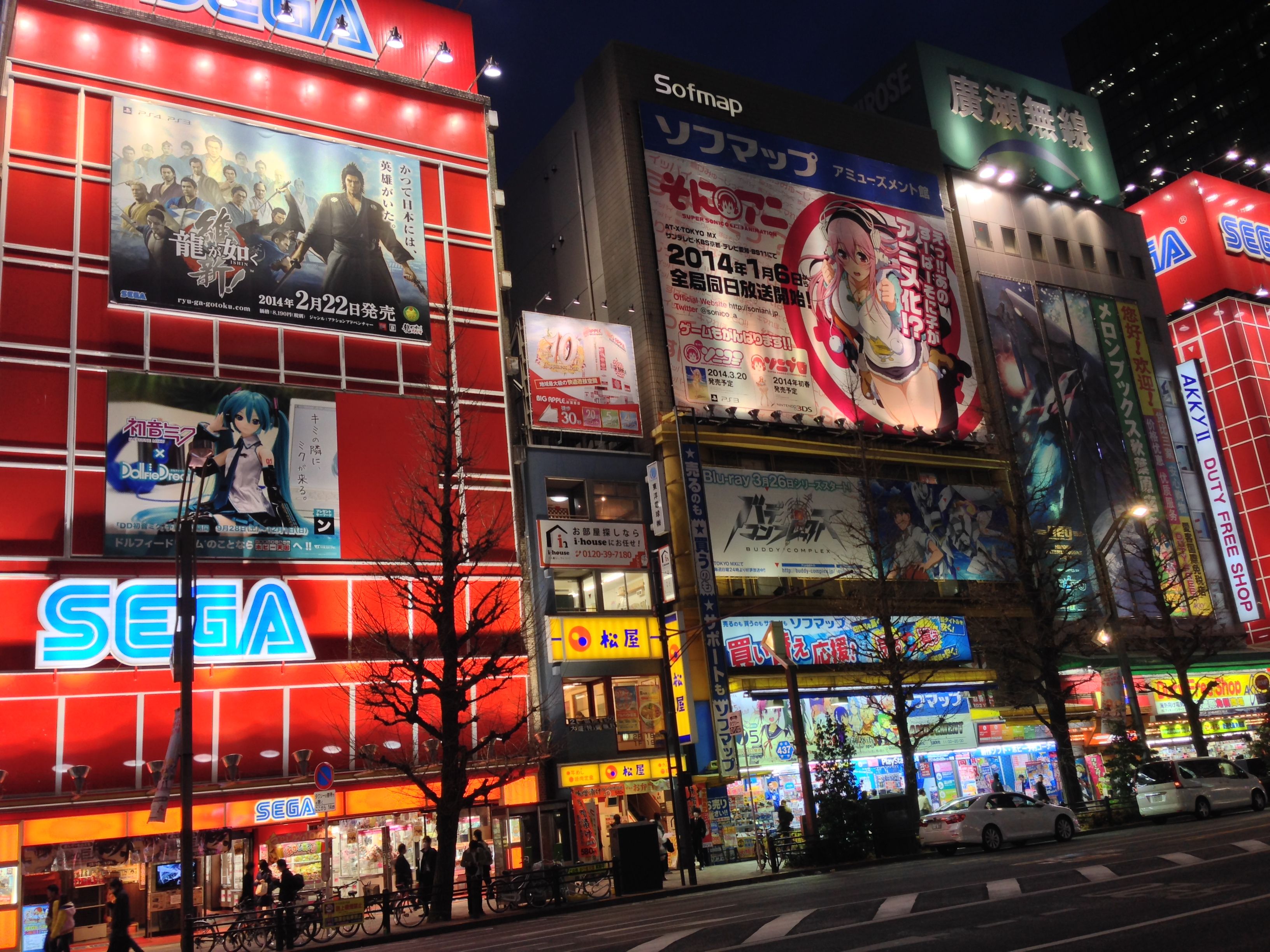 Akihabara notturna, insegne SEGA, 3264x2448 2K, Desktop