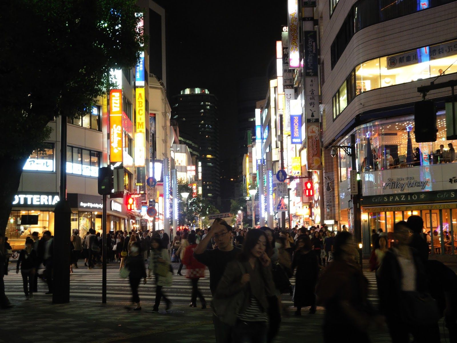Yodobashi Akiba insegne notturne, 4000x3000 Ultra HD, 4K TV
