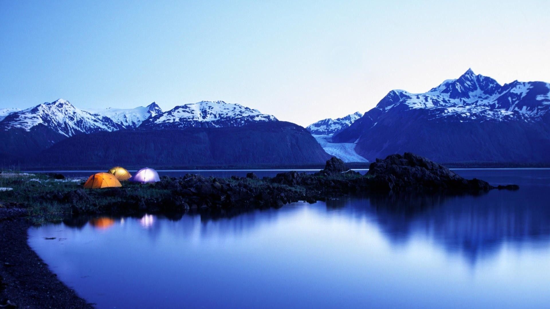 Tende illuminate lago montagne innevate, 1920x1080 Full HD, Desktop