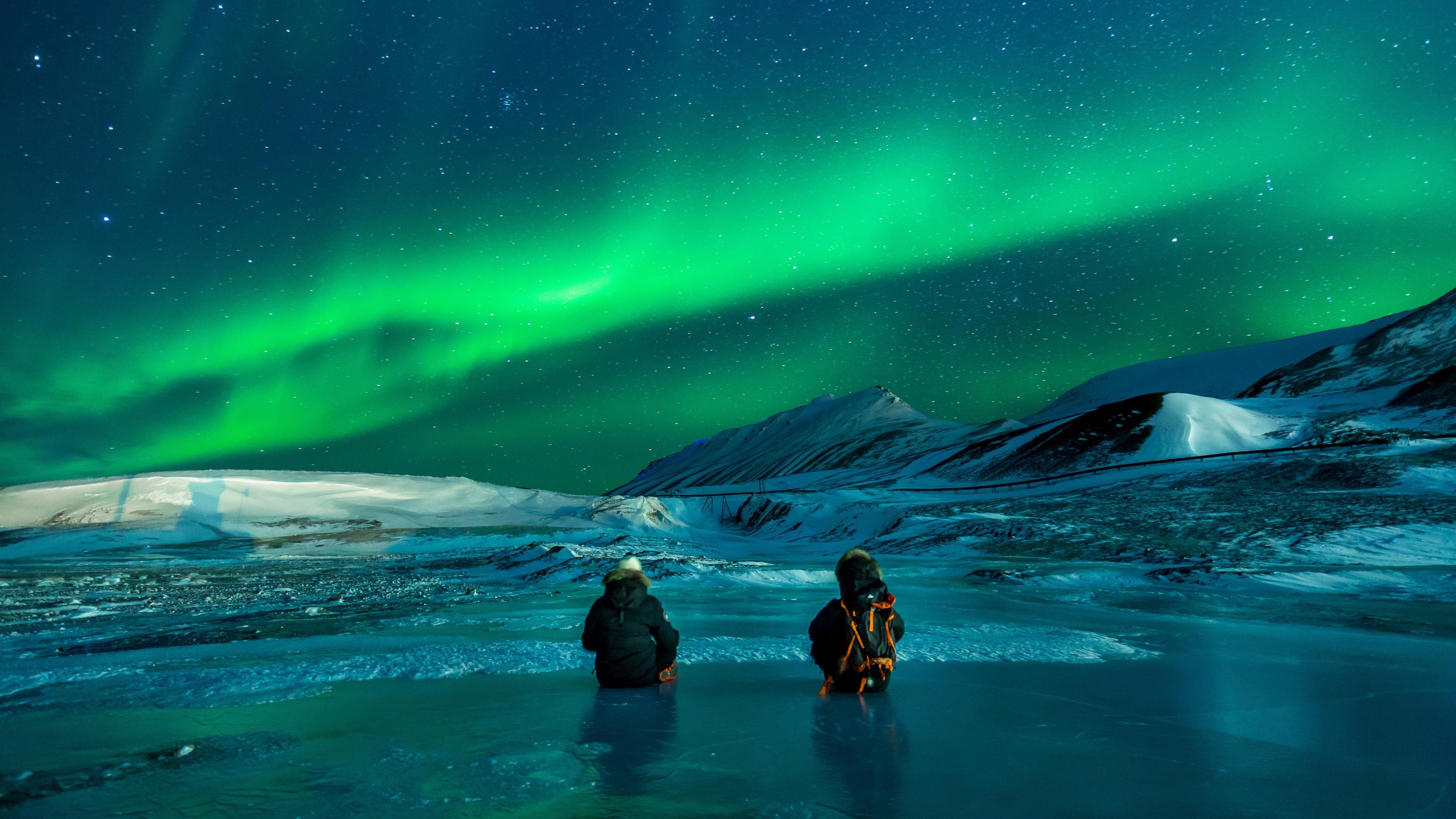 Aurora boreale in Alaska, montagne innevate, 3840x2160 4K Ultra HD, Monitor 4K