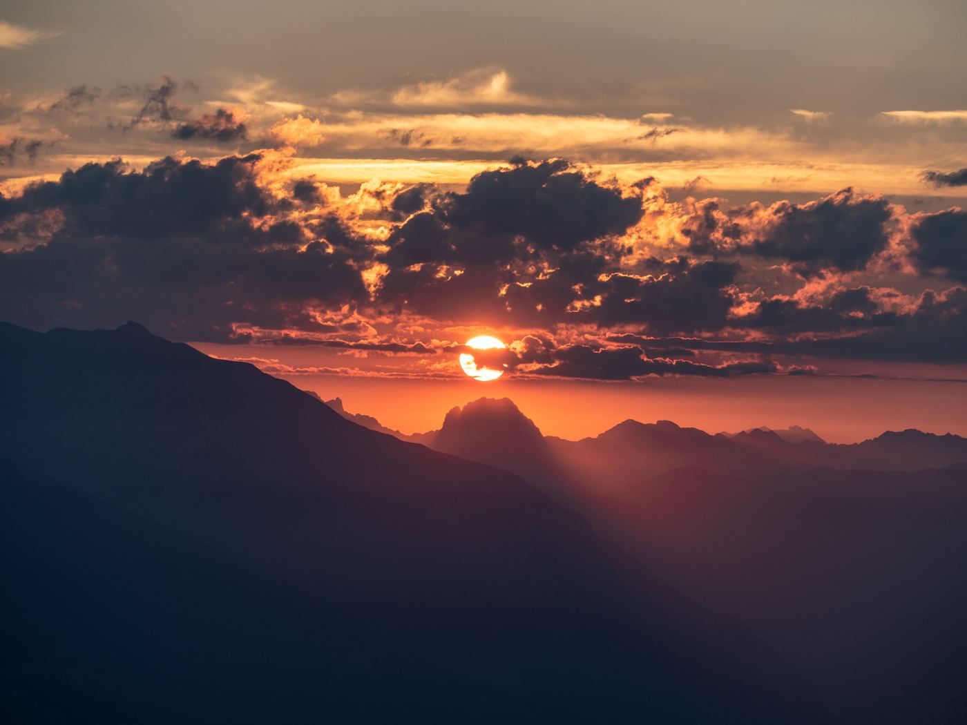 Alba dietro montagne e nuvole, 1400x1050 HD, HP Laptop