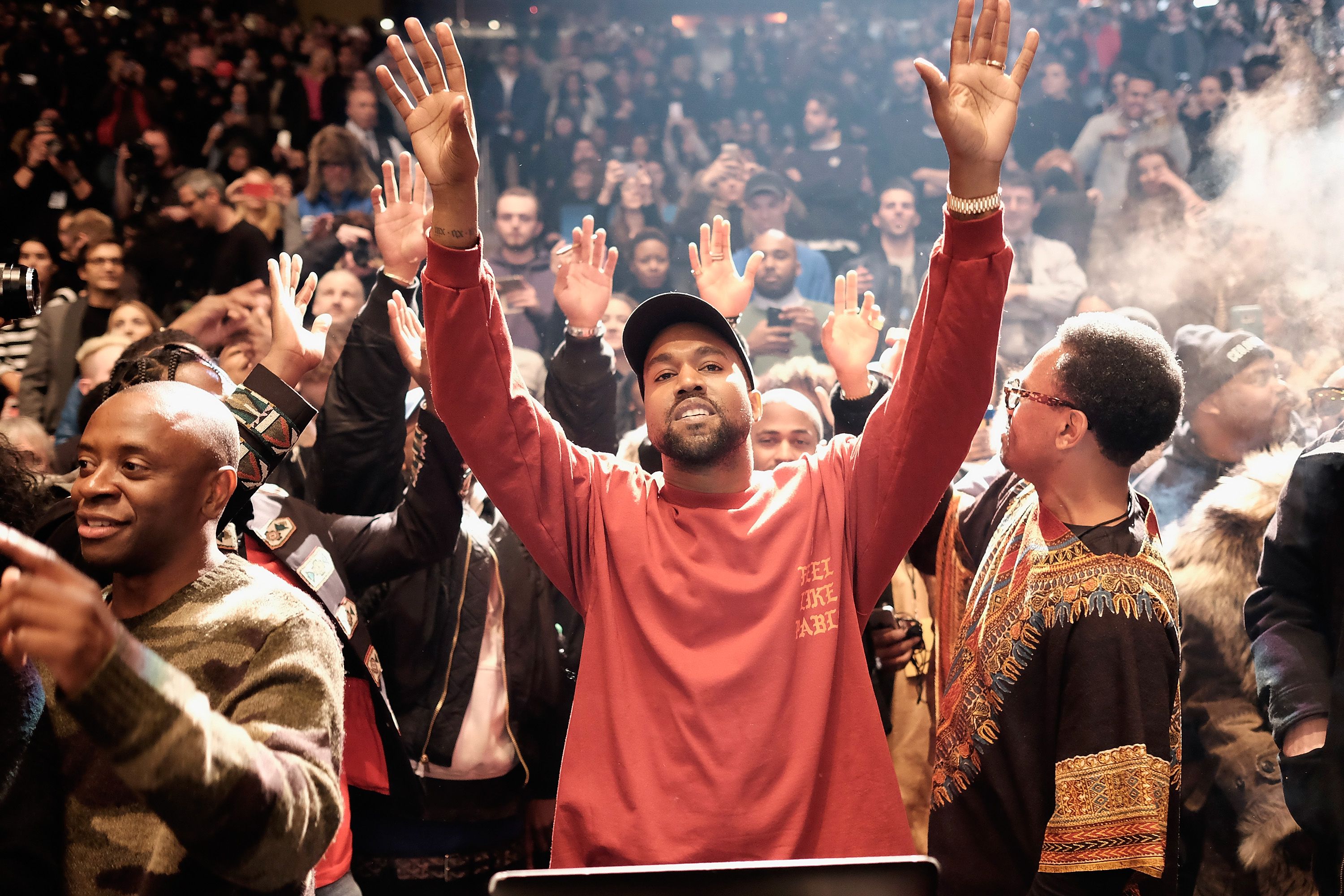 Kanye West braccia alzate folla, 3000x2000 WQXGA, Desktop