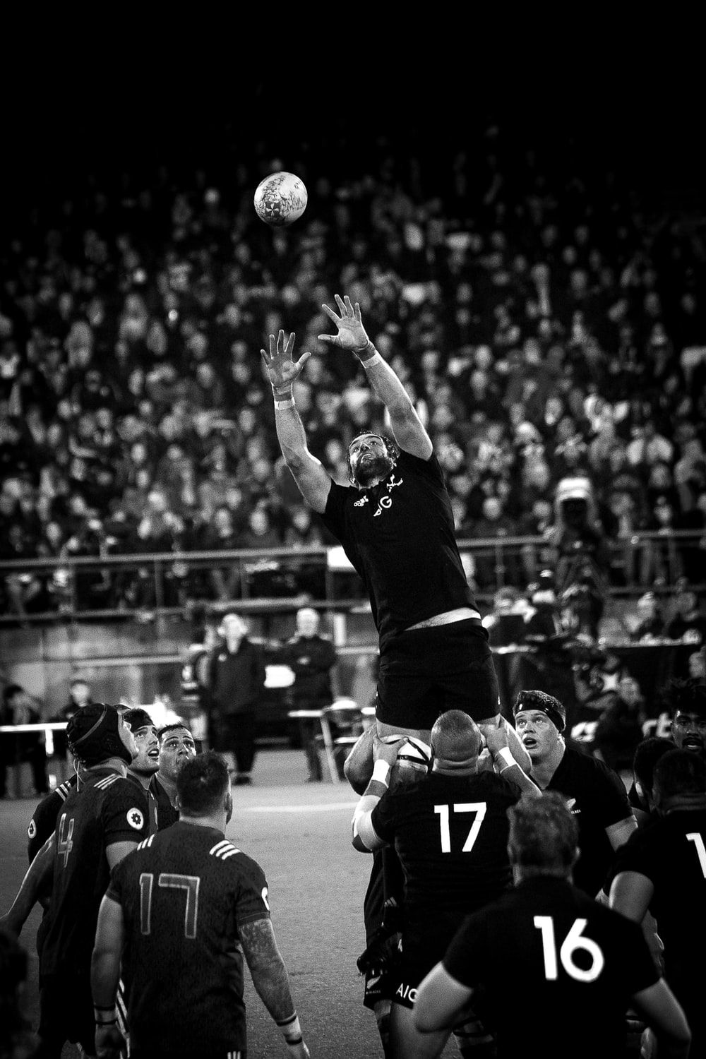 Rugby lineout bianco e nero, 1000x1500 Full HD Verticale, iPhone
