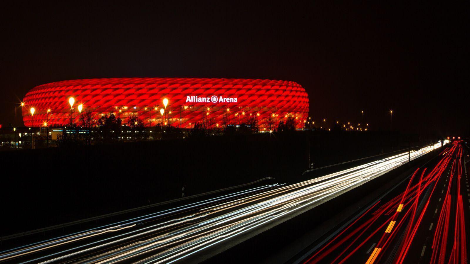 Allianz Arena notturna illuminata rossa, 1600x900 HD Ready, Laptop