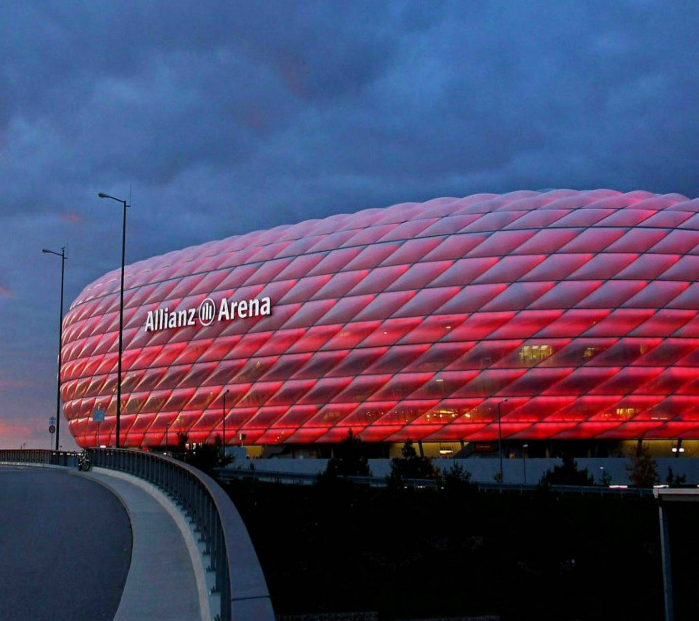 Allianz Arena stadio illuminato rosso, 1440x1280 720p, PC