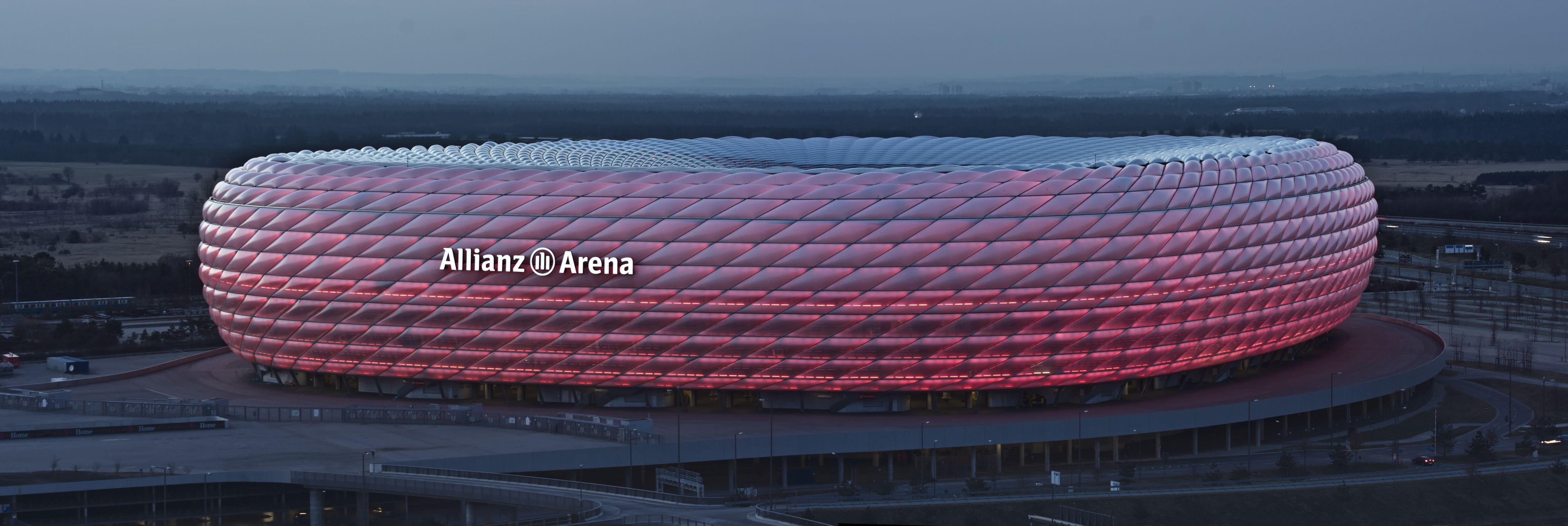 Allianz Arena stadio rosso, 5000x1676 Panoramico, Dual Screen