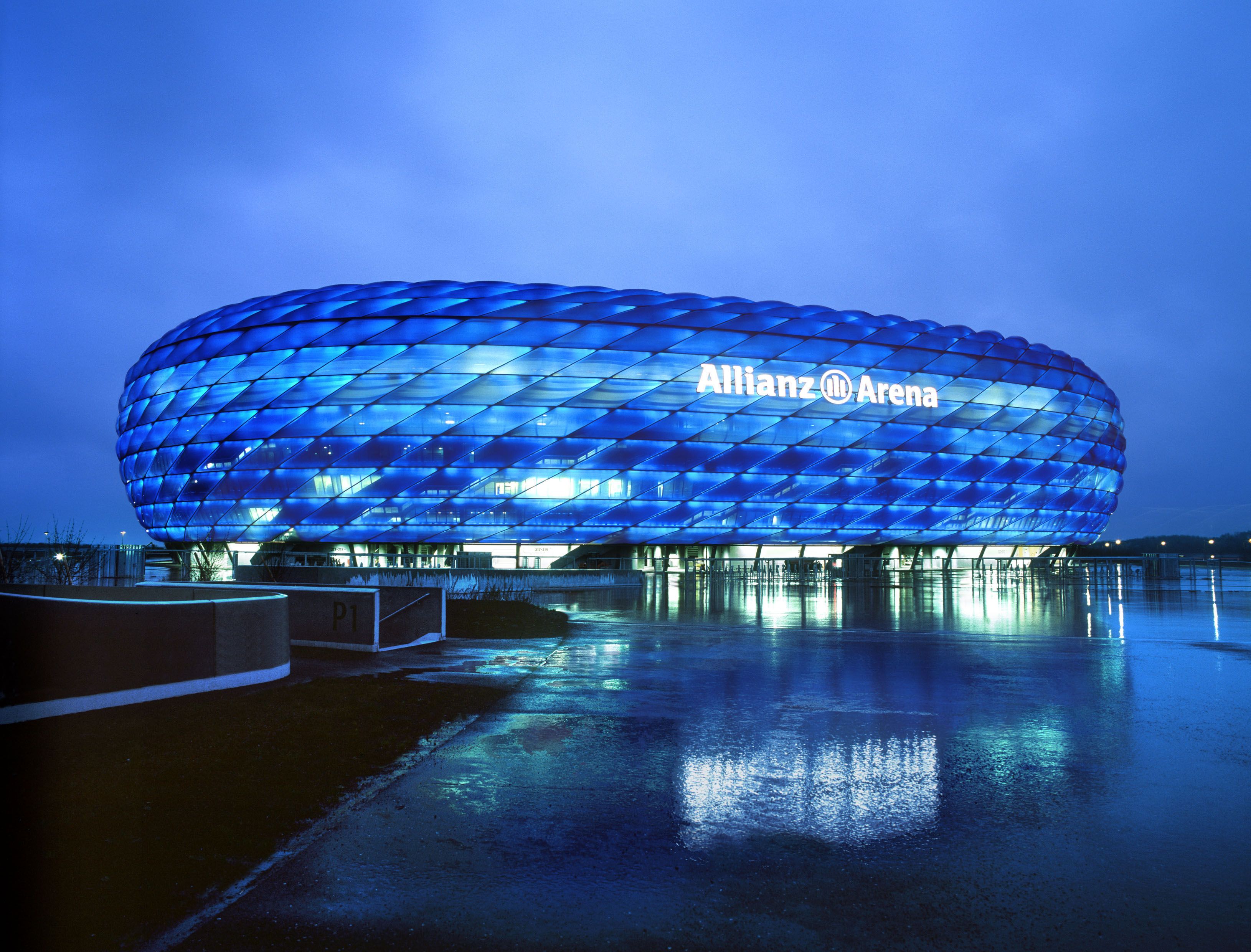 Allianz Arena stadio notturno blu, 3260x2480 2K+, Desktop