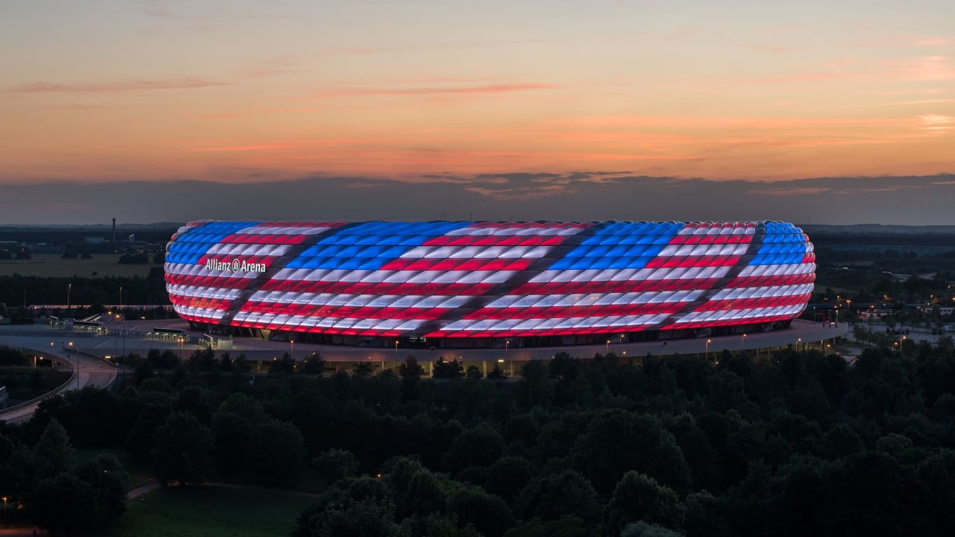 Allianz Arena stadio illuminato, 1366x768 720p, PC