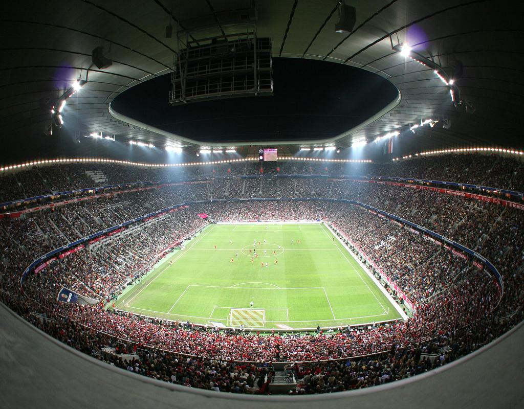 Allianz Arena stadio calcio notturno, 1024x800 HD, Desktop