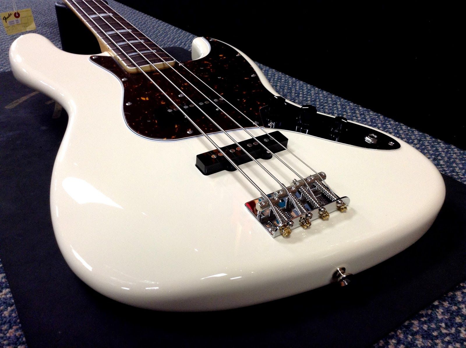Fender Jazz Bass bianco, 1600x1195 HD Ready, PC