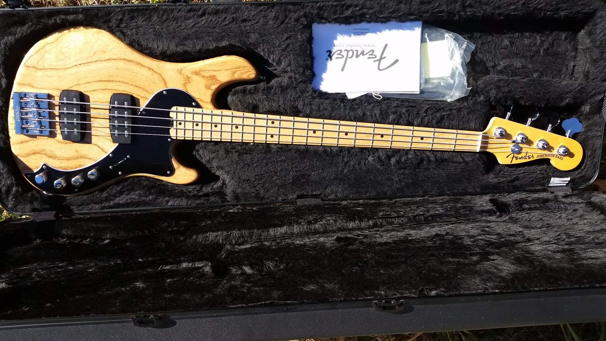 Basso Fender Jazz sunburst, 1131x1600 Full HD Verticale, iPhone