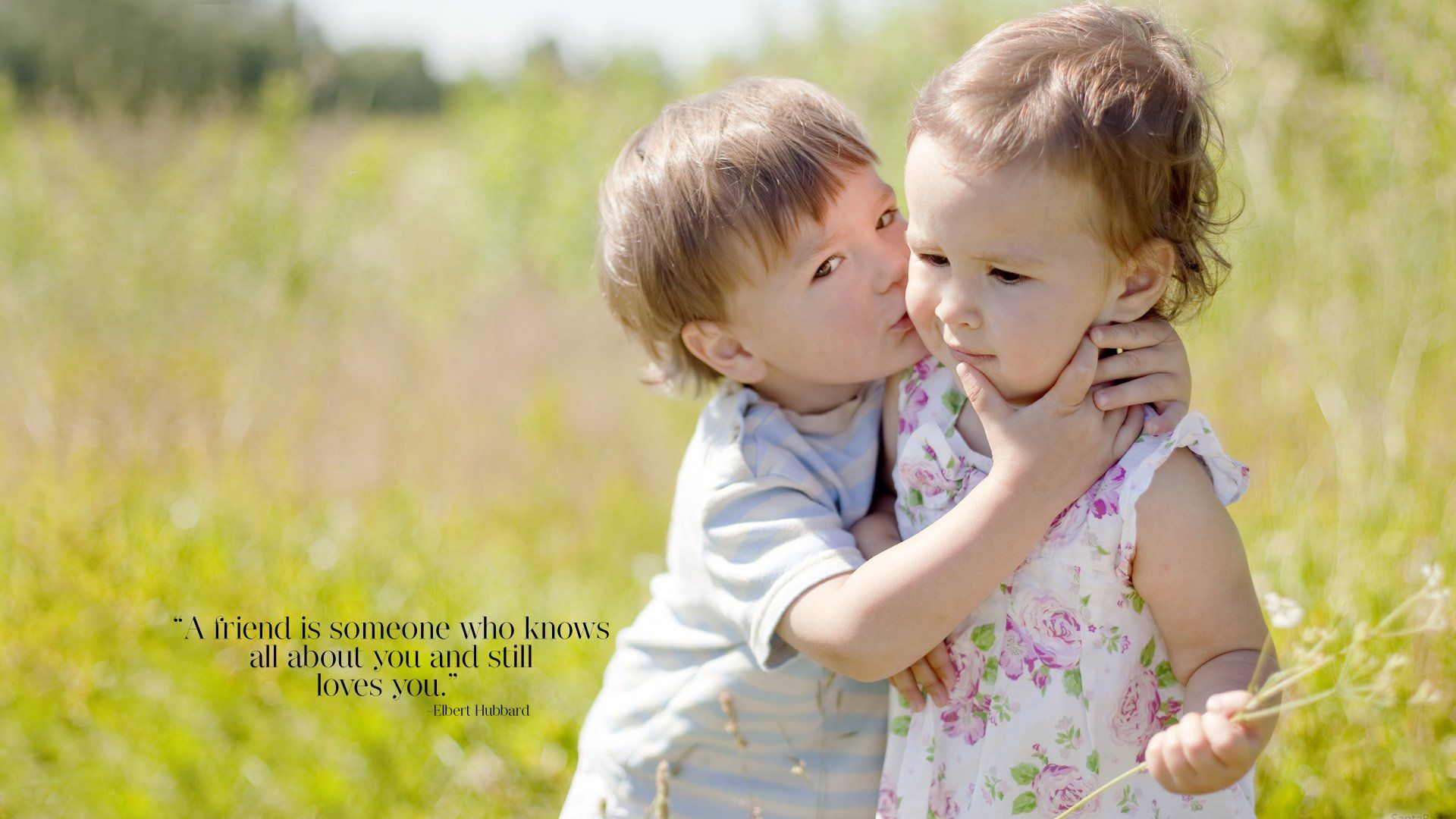 Bambini abbraccio bacio guancia, 1920x1080 Full HD, Desktop