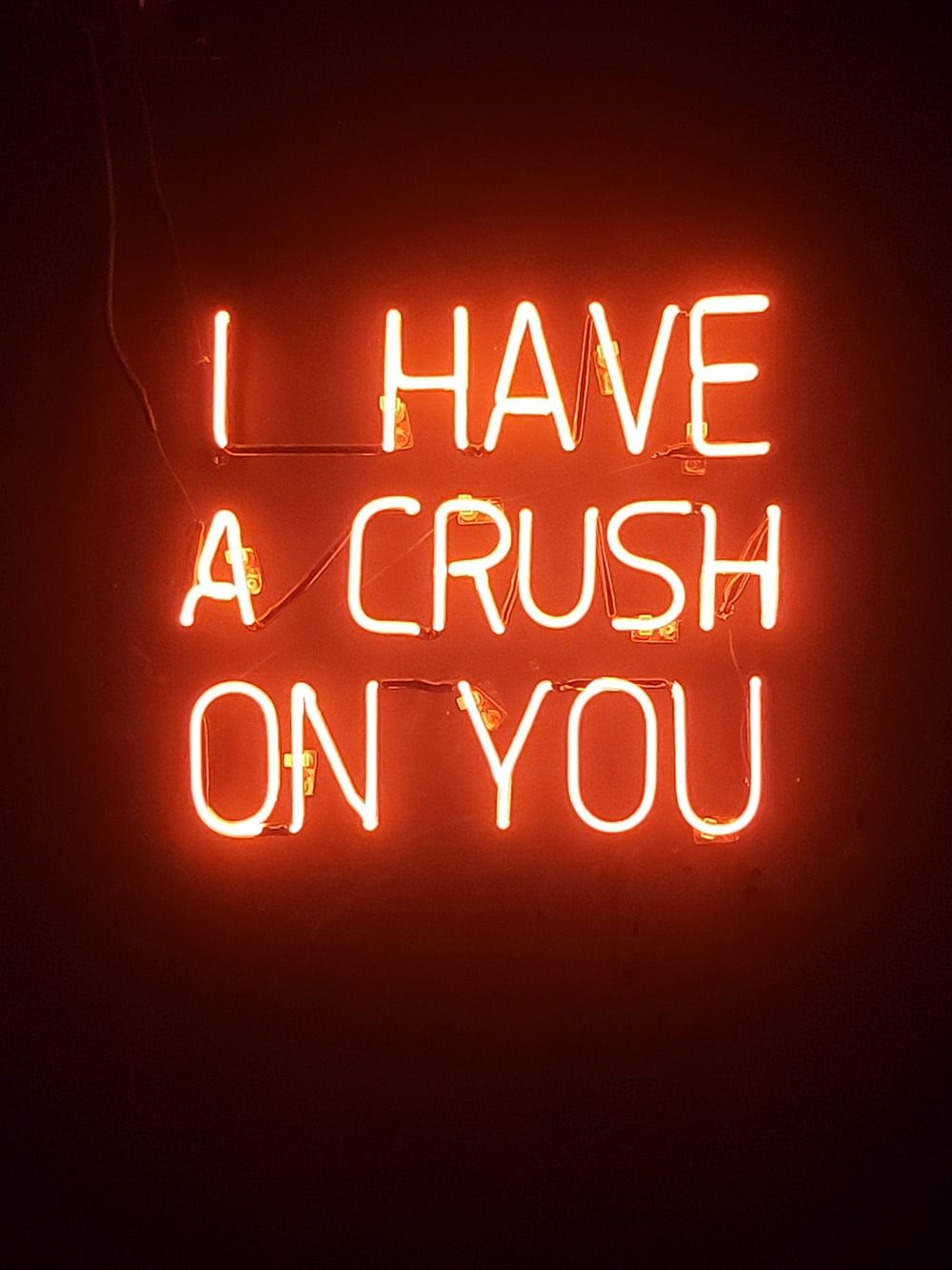Lettere LOVE in fiamme, 768x1024 Verticale, Mobile