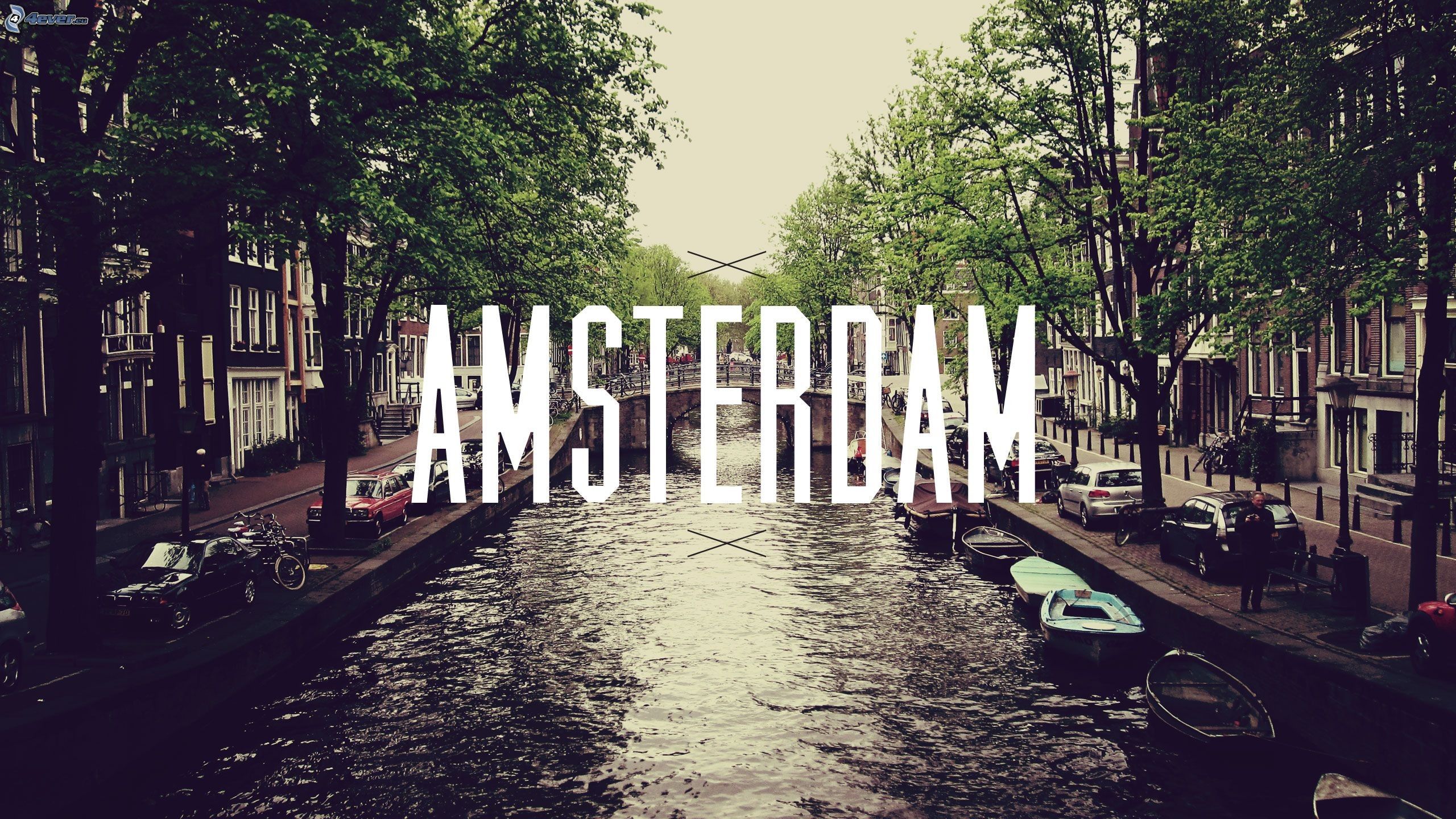 Canale Amsterdam con barche, 2560x1440 2K, PC Desktop