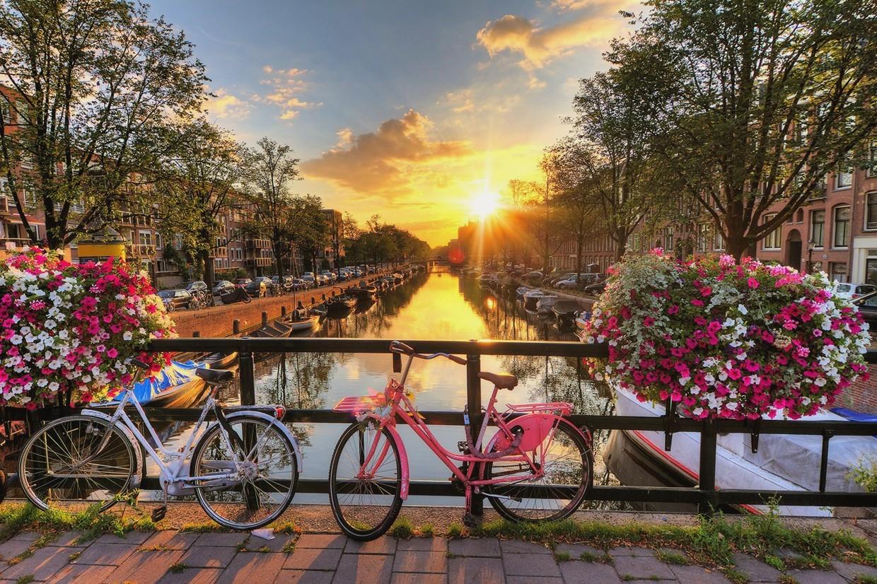 Biciclette canale Amsterdam tramonto, Paesi Bassi, 1240x826 HD, Desktop